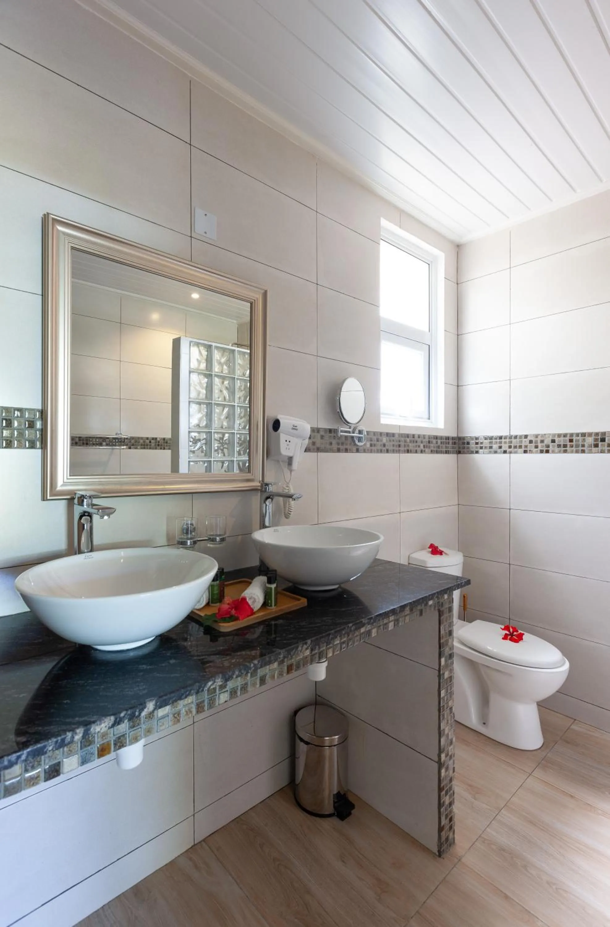 Toilet in Chez Marston