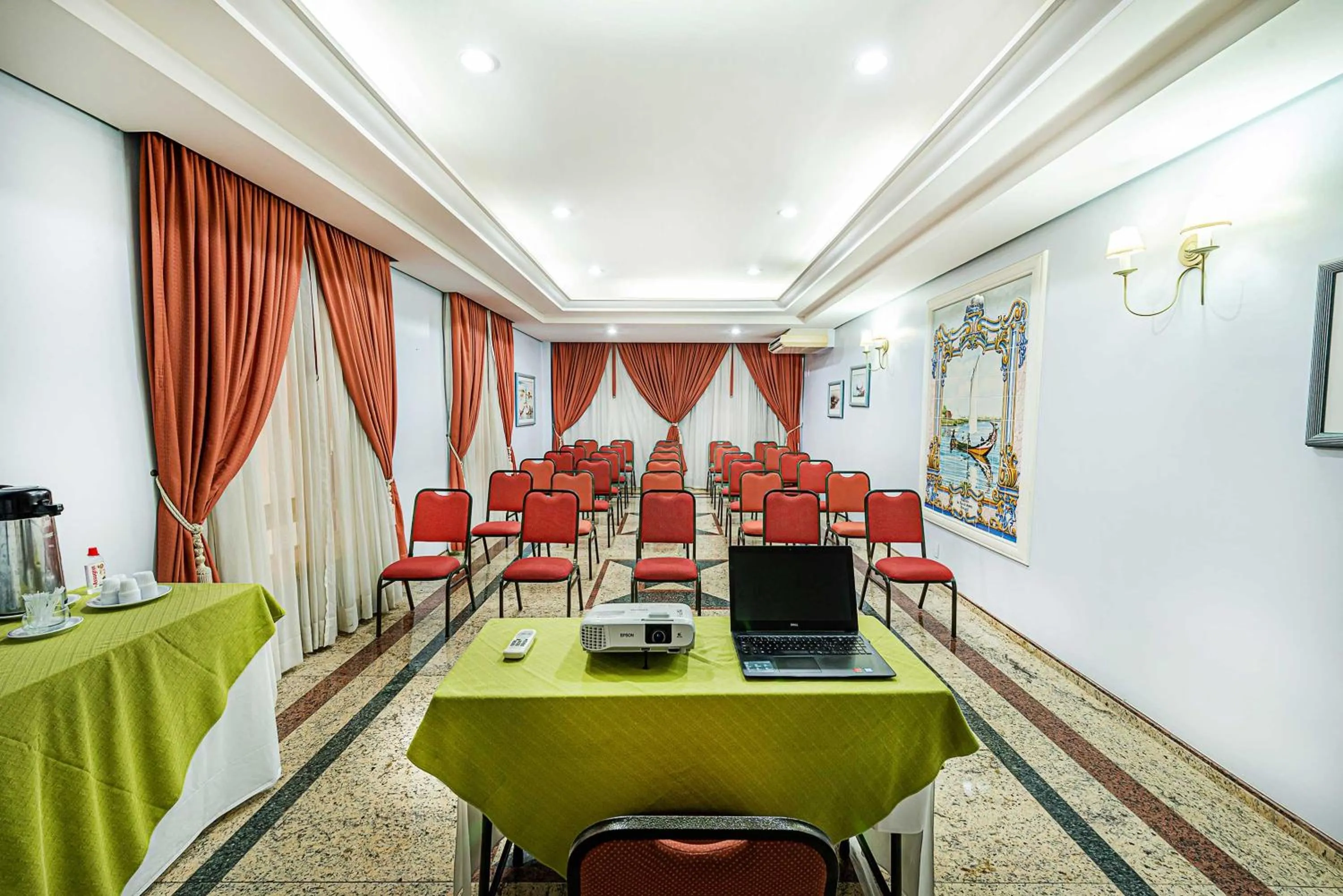 Meeting/conference room in Hotel Euro Suite Campinas by Nacional Inn - Próximo ao Cambuí