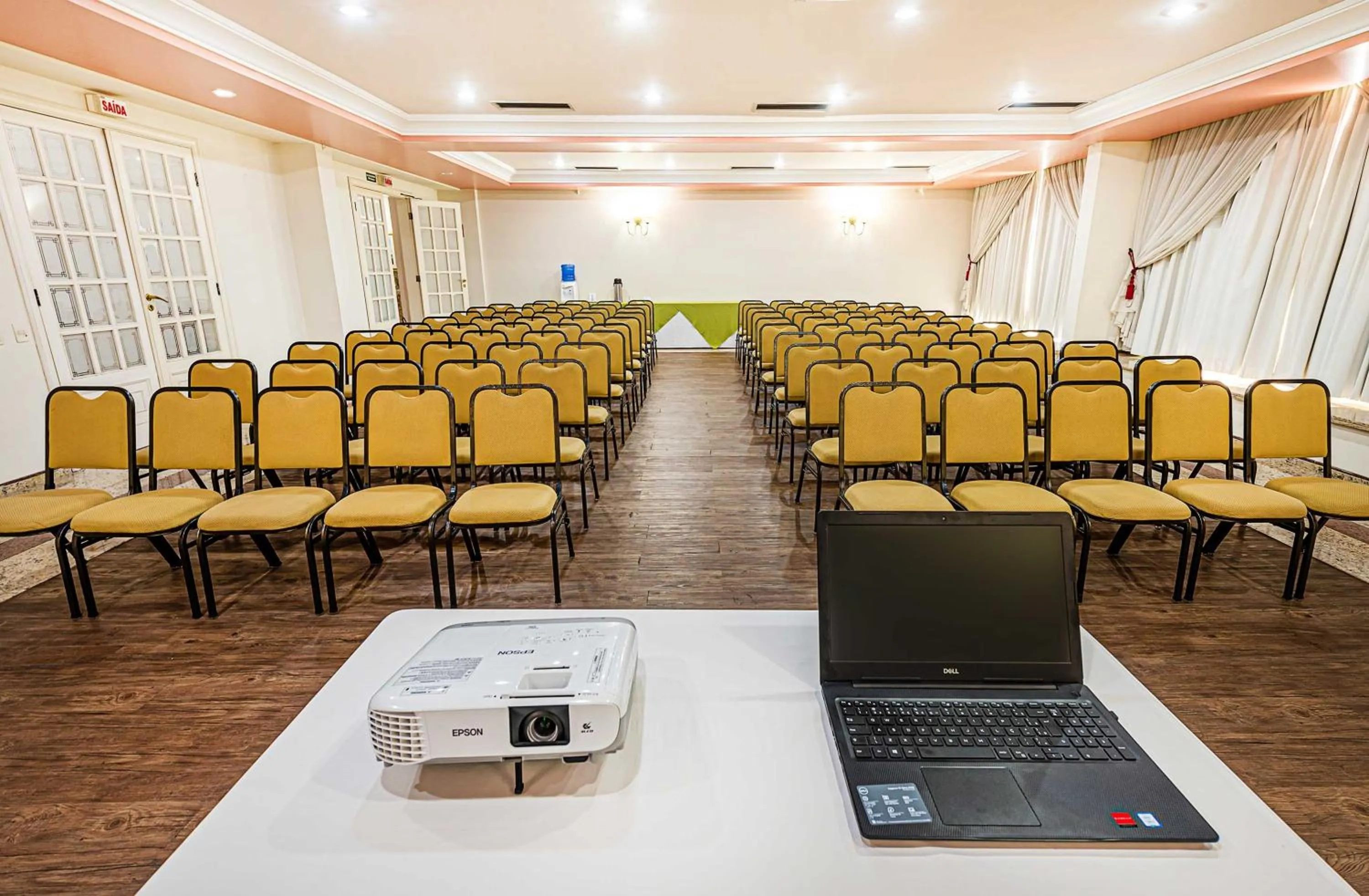 Meeting/conference room in Hotel Euro Suite Campinas by Nacional Inn - Próximo ao Cambuí