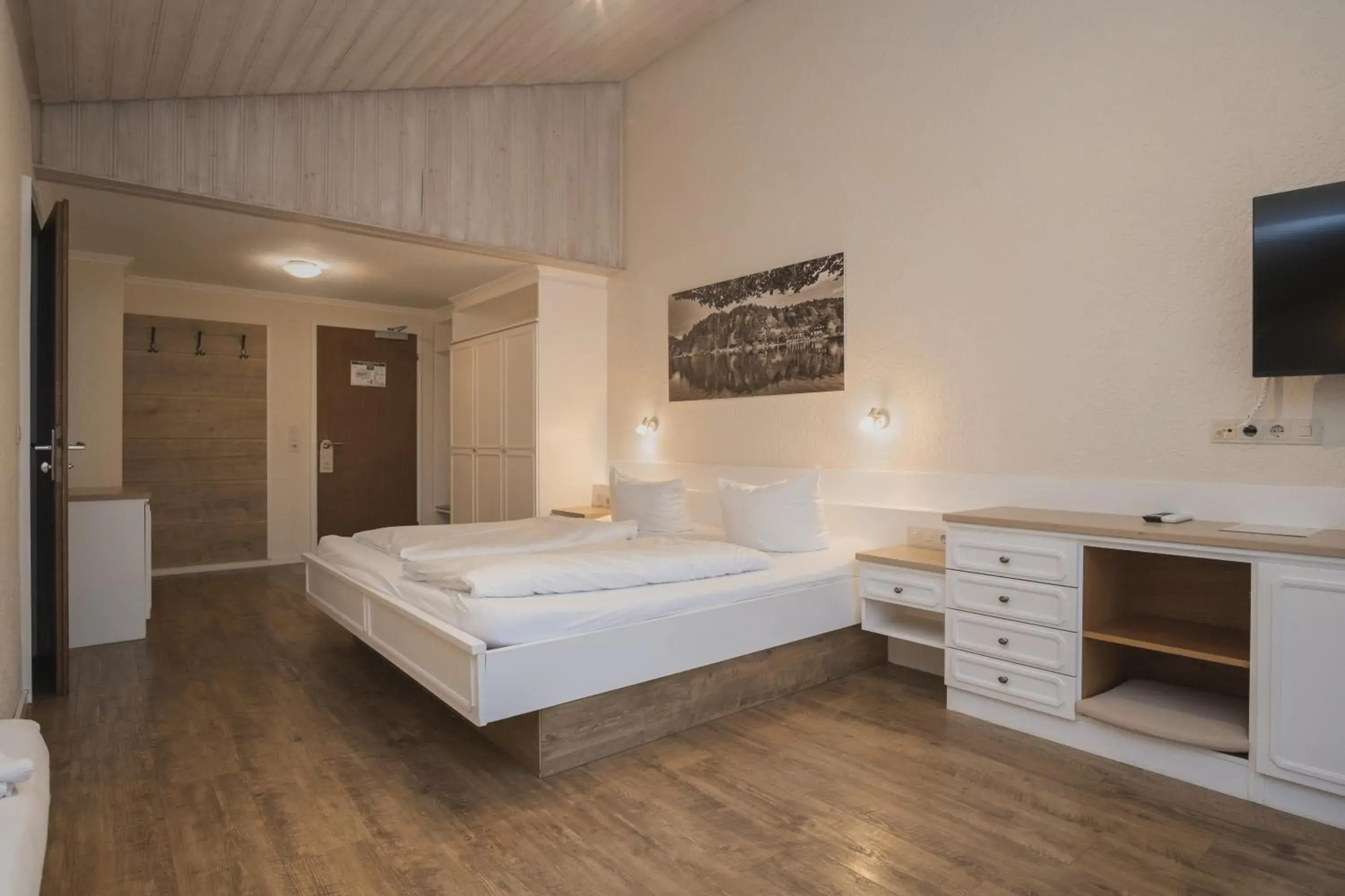 Deluxe Double Room with Balcony - single occupancy in Trail Hotel Oberstaufen Deluxe Double Room with Balcony - single occupancy in Trail Hotel Oberstaufen