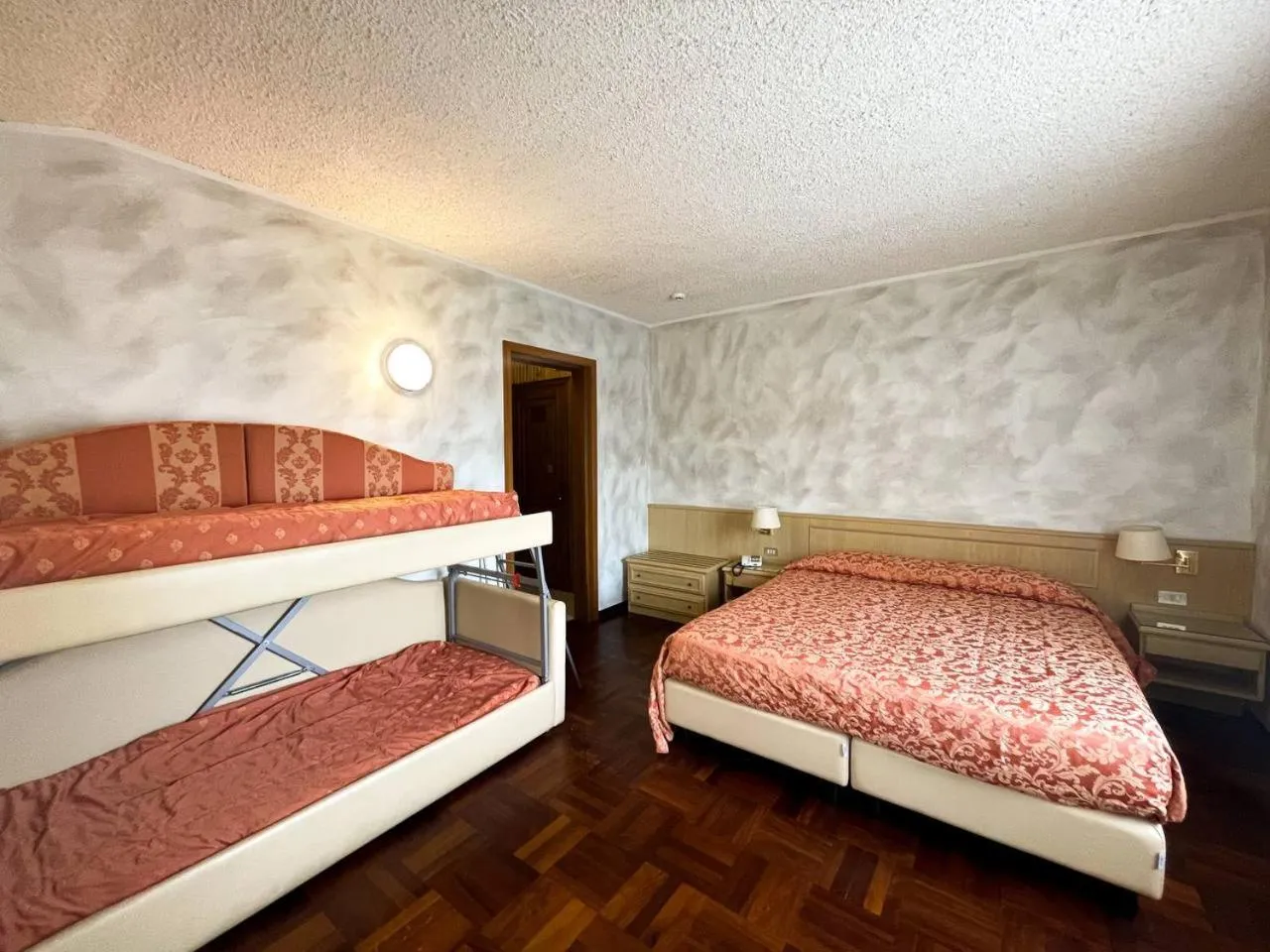 Bed in Hotel Garni del Lago