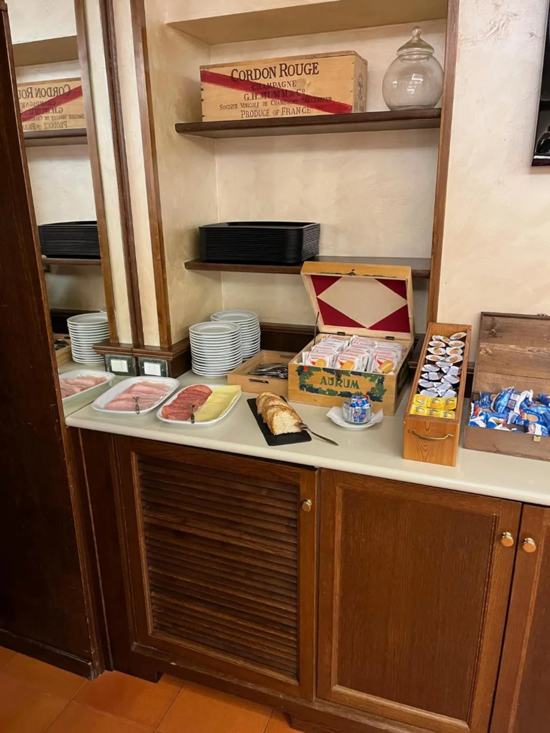 Breakfast in Hotel Garni del Lago