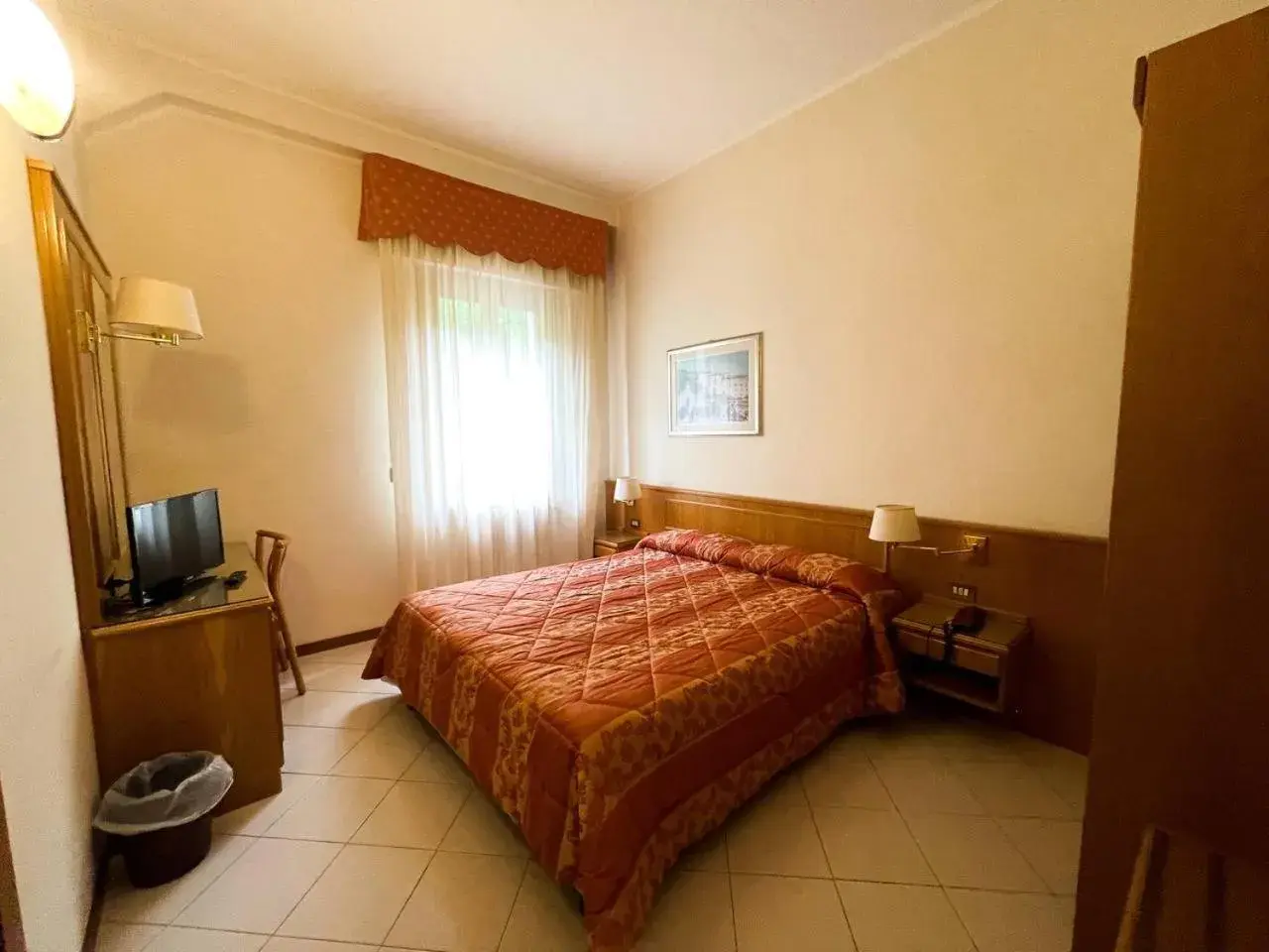 Double Room - single occupancy in Hotel Garni del Lago Double Room - single occupancy in Hotel Garni del Lago