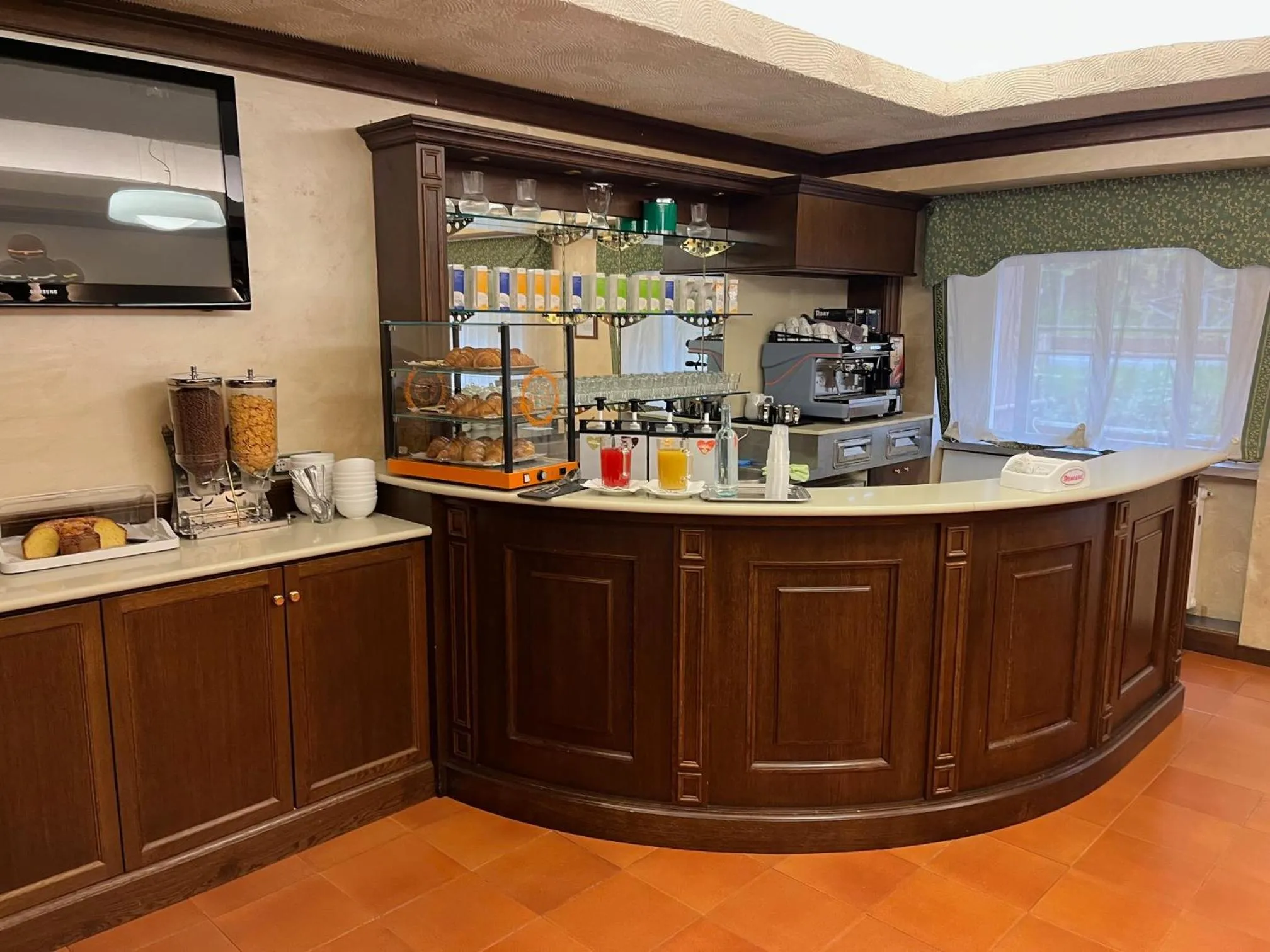 Breakfast in Hotel Garni del Lago