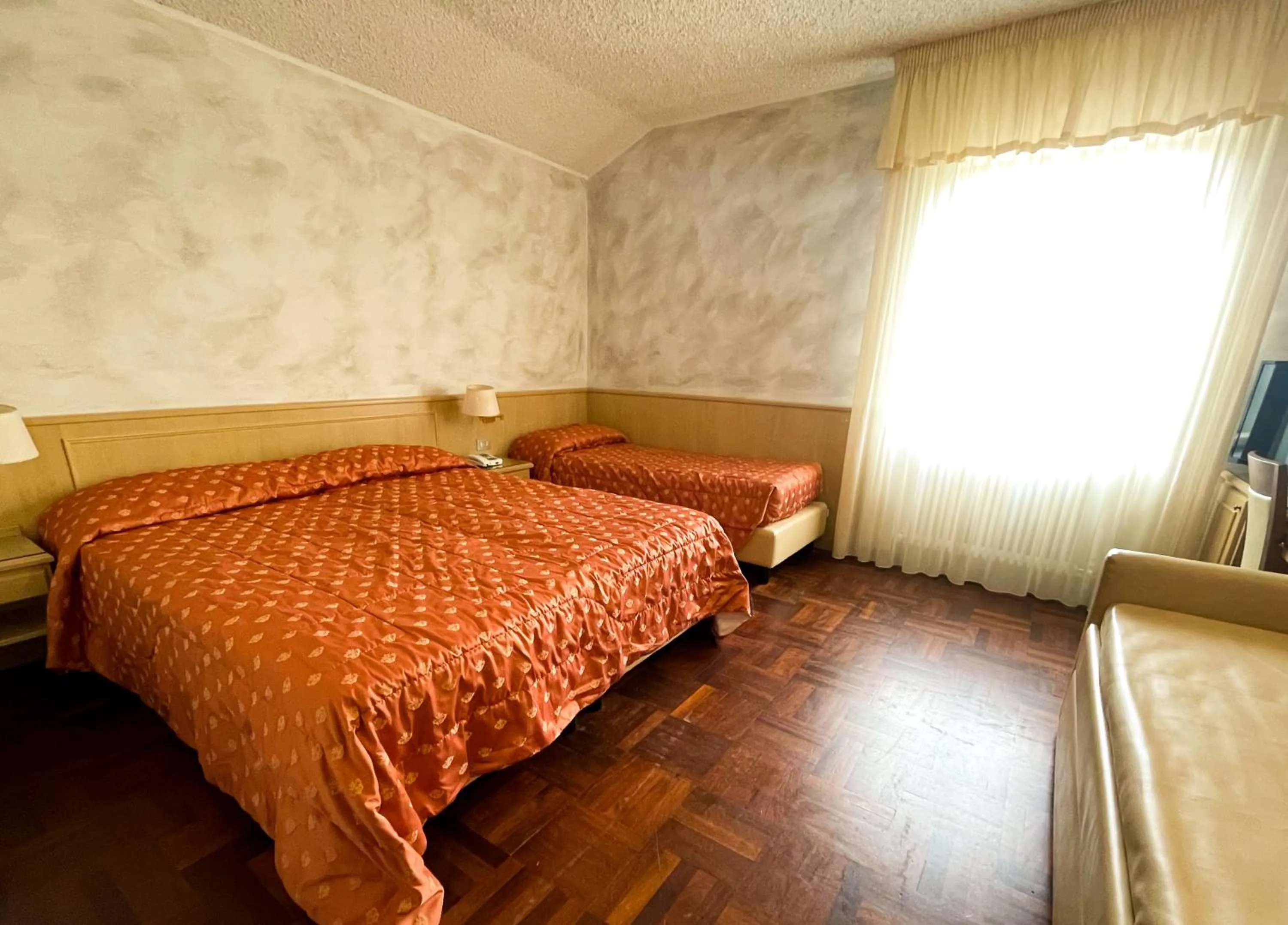 Bedroom, Bed in Hotel Garni del Lago