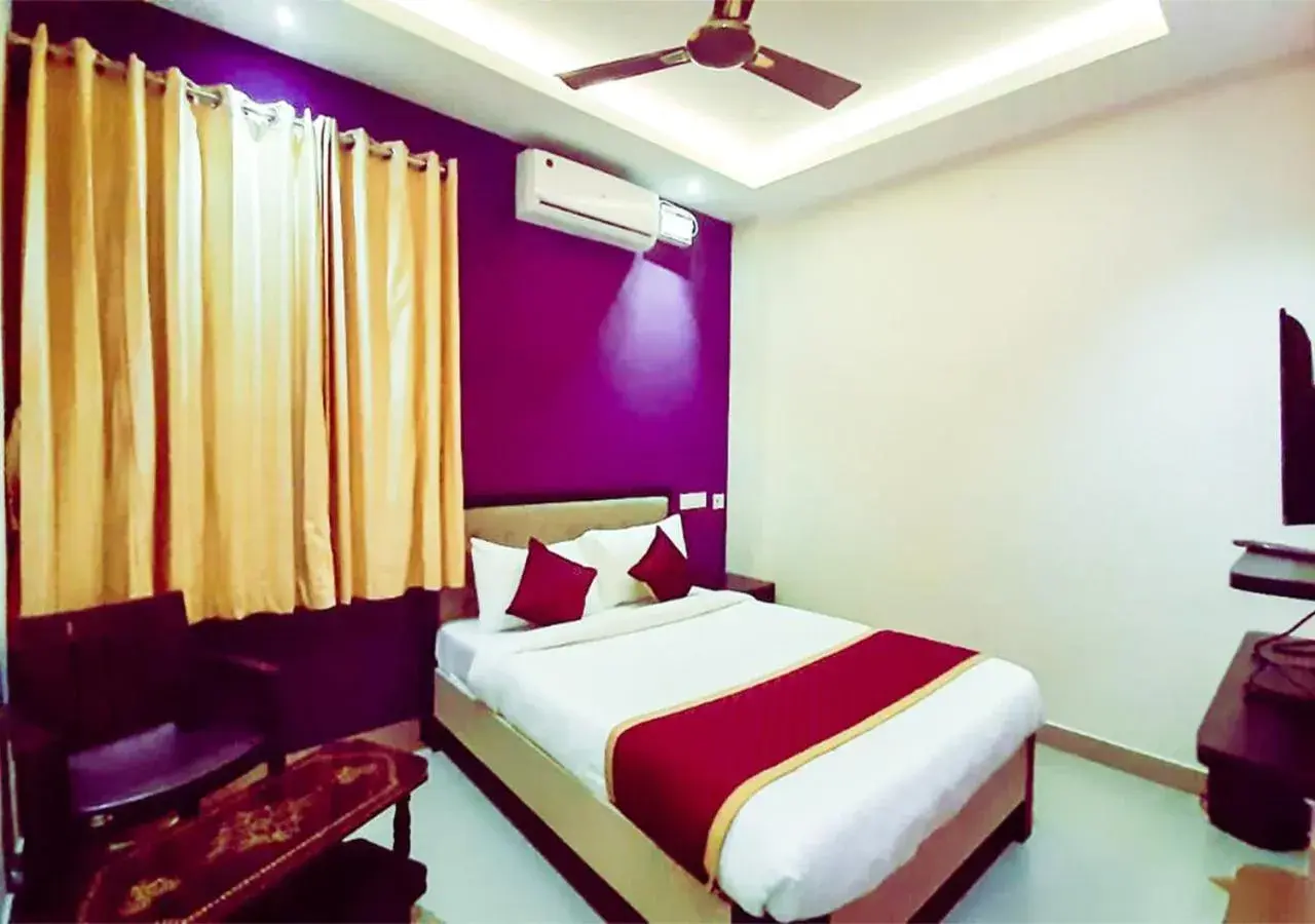 Deluxe Double Room - single occupancy in Hotel Abedrooms- Budget stay Thanjavur Deluxe Double Room - single occupancy in Hotel Abedrooms- Budget stay Thanjavur