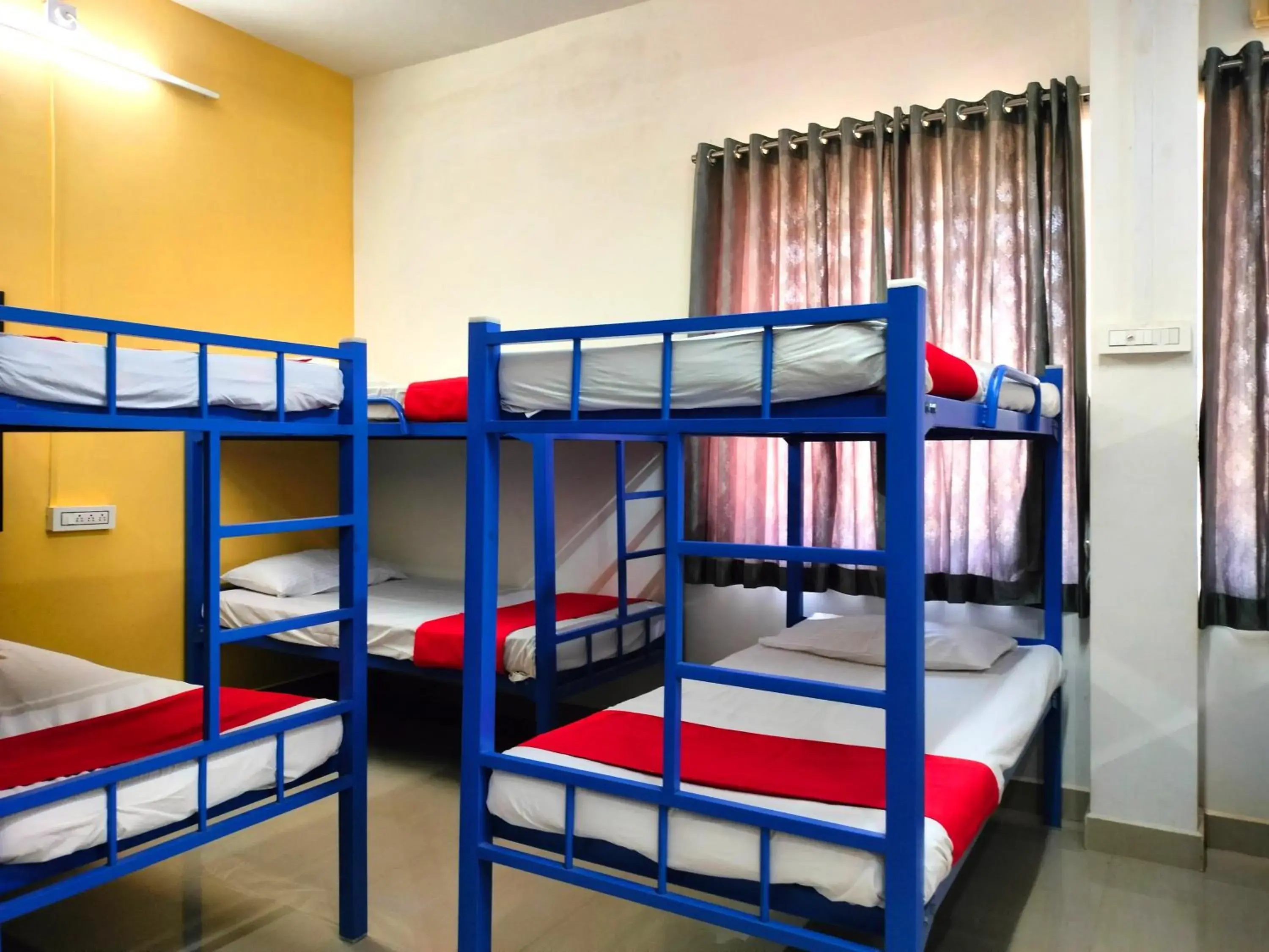 10-Bed Mixed Dormitory Room in Hotel Abedrooms- Budget stay Thanjavur 10-Bed Mixed Dormitory Room in Hotel Abedrooms- Budget stay Thanjavur