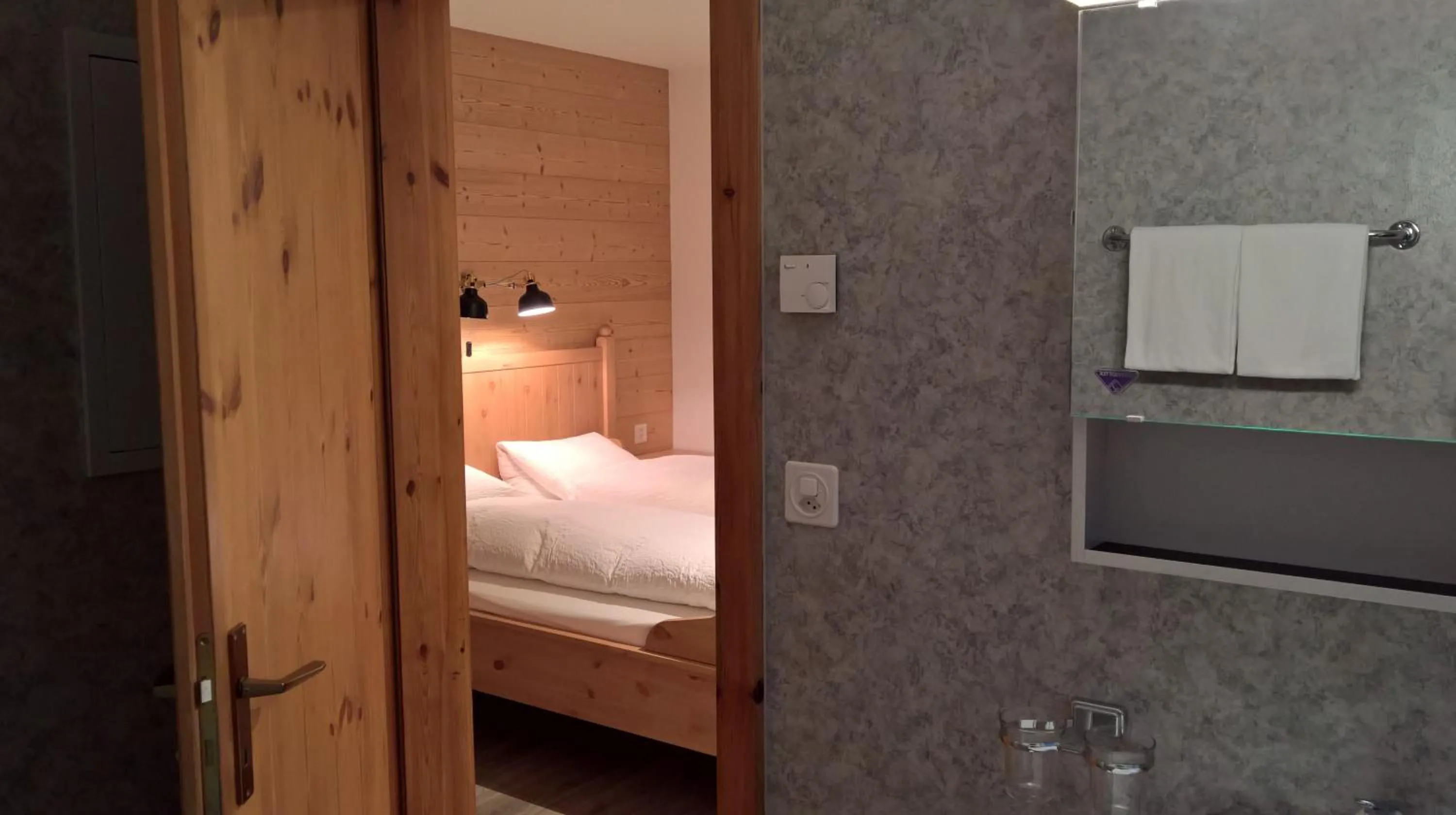 Photo of the whole room, Bed in B&B Chasa Arfusch