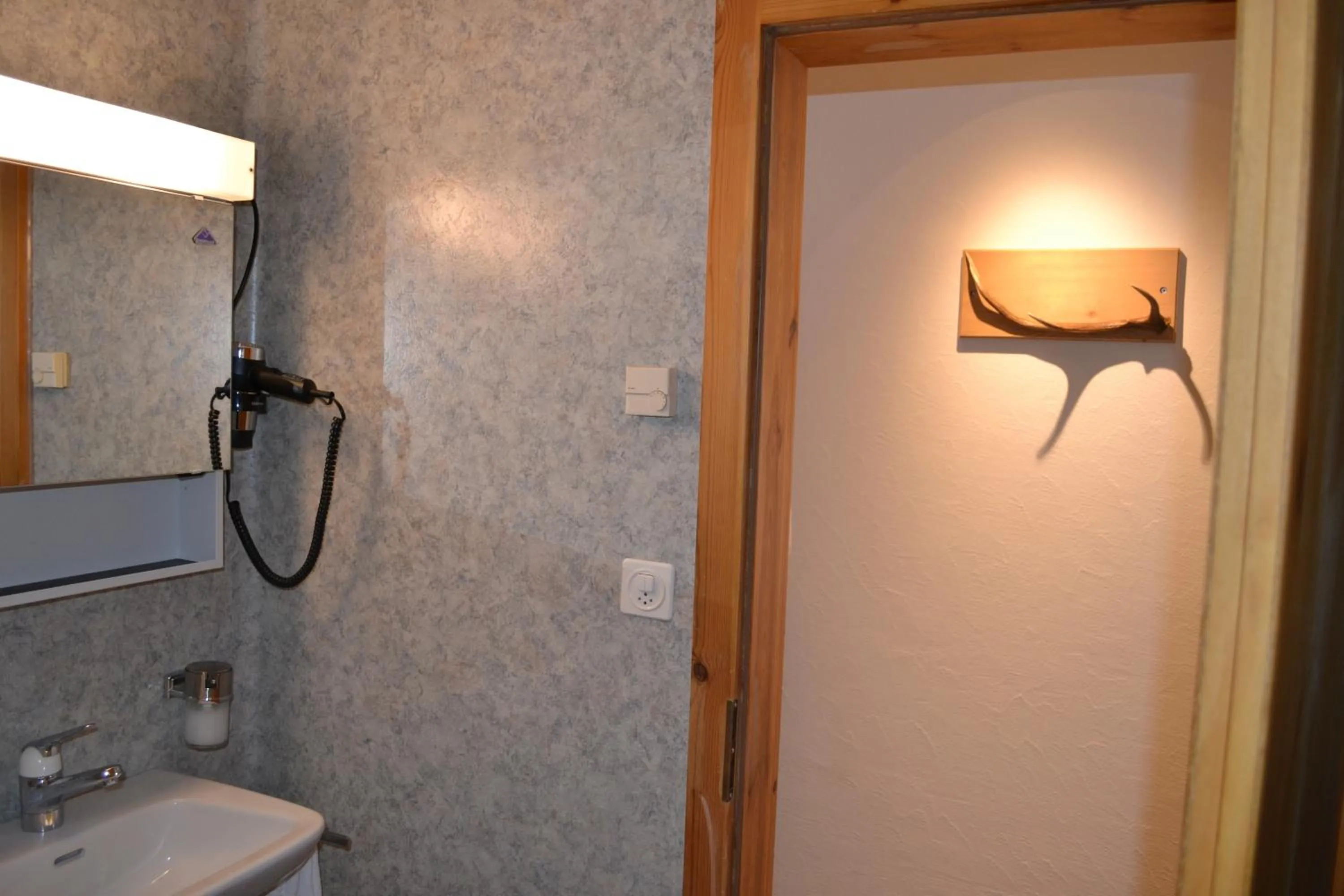 Shower in B&B Chasa Arfusch