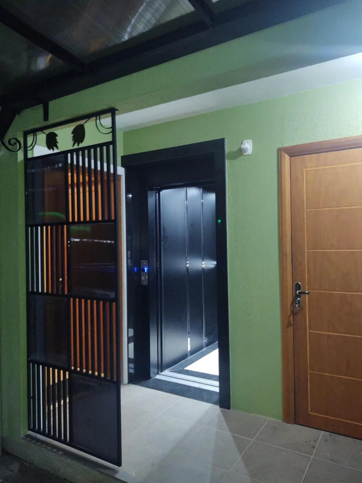 elevator in Pousada Caminho dos Plátanos