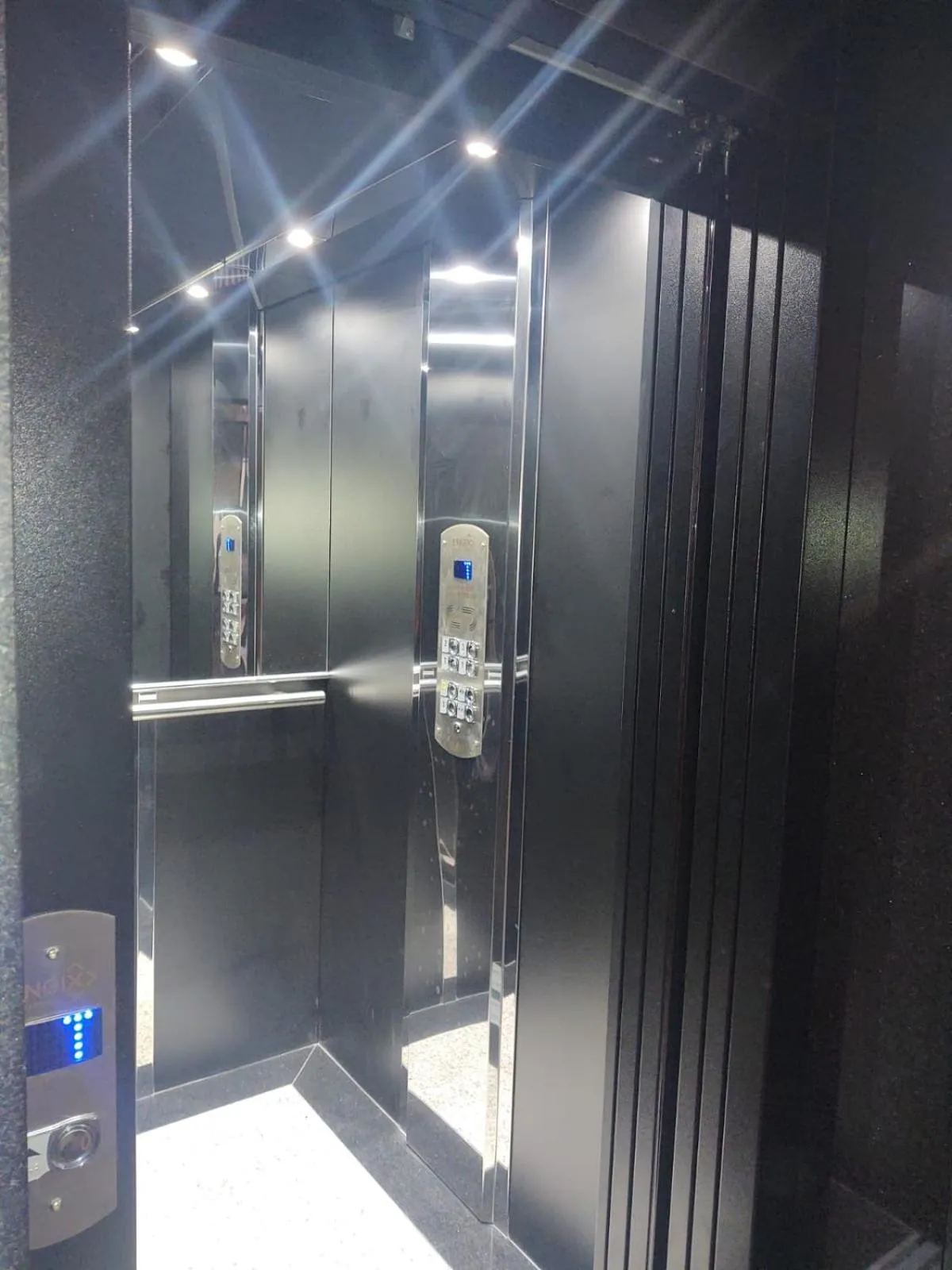 elevator in Pousada Caminho dos Plátanos