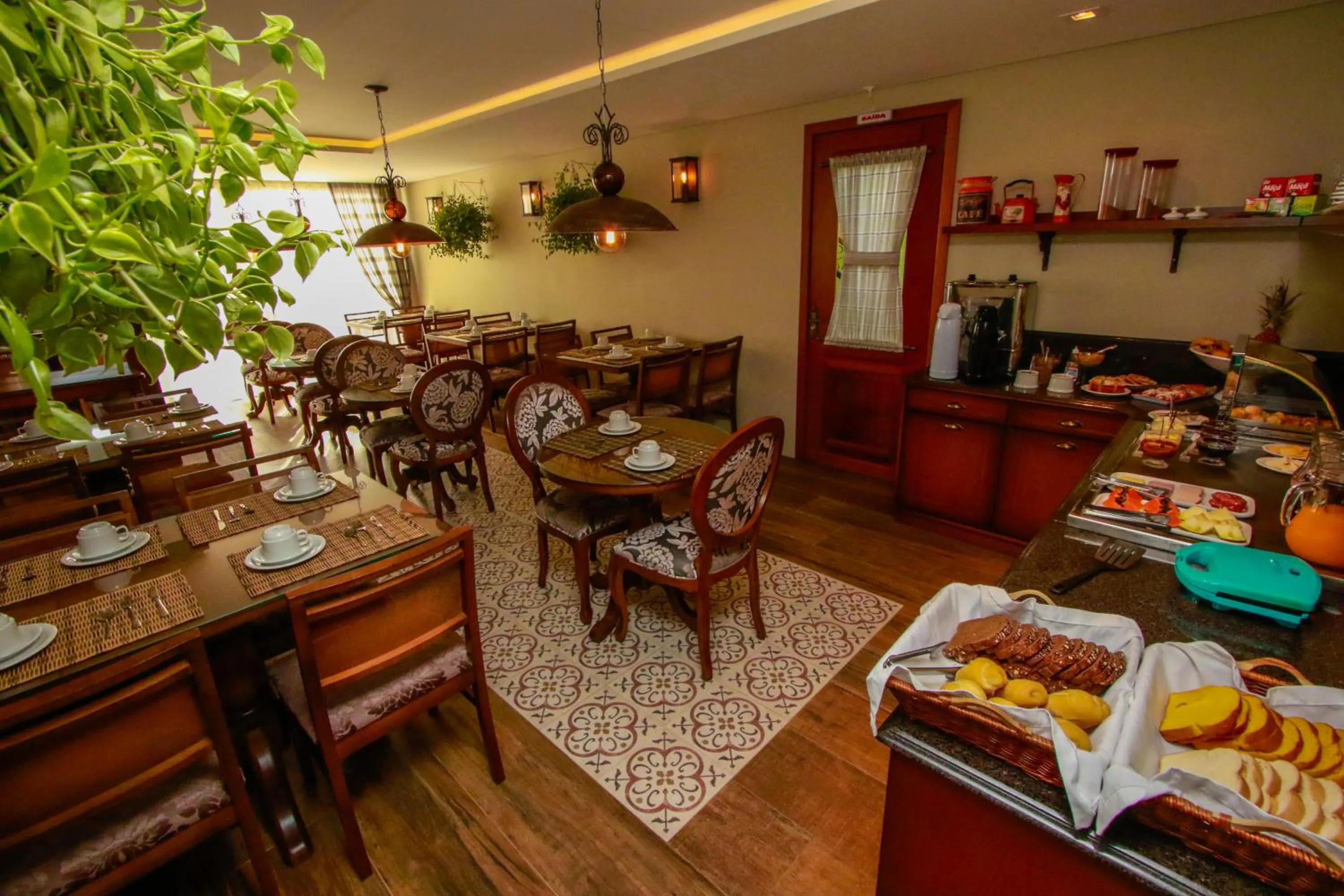 Buffet breakfast in Pousada Caminho dos Plátanos