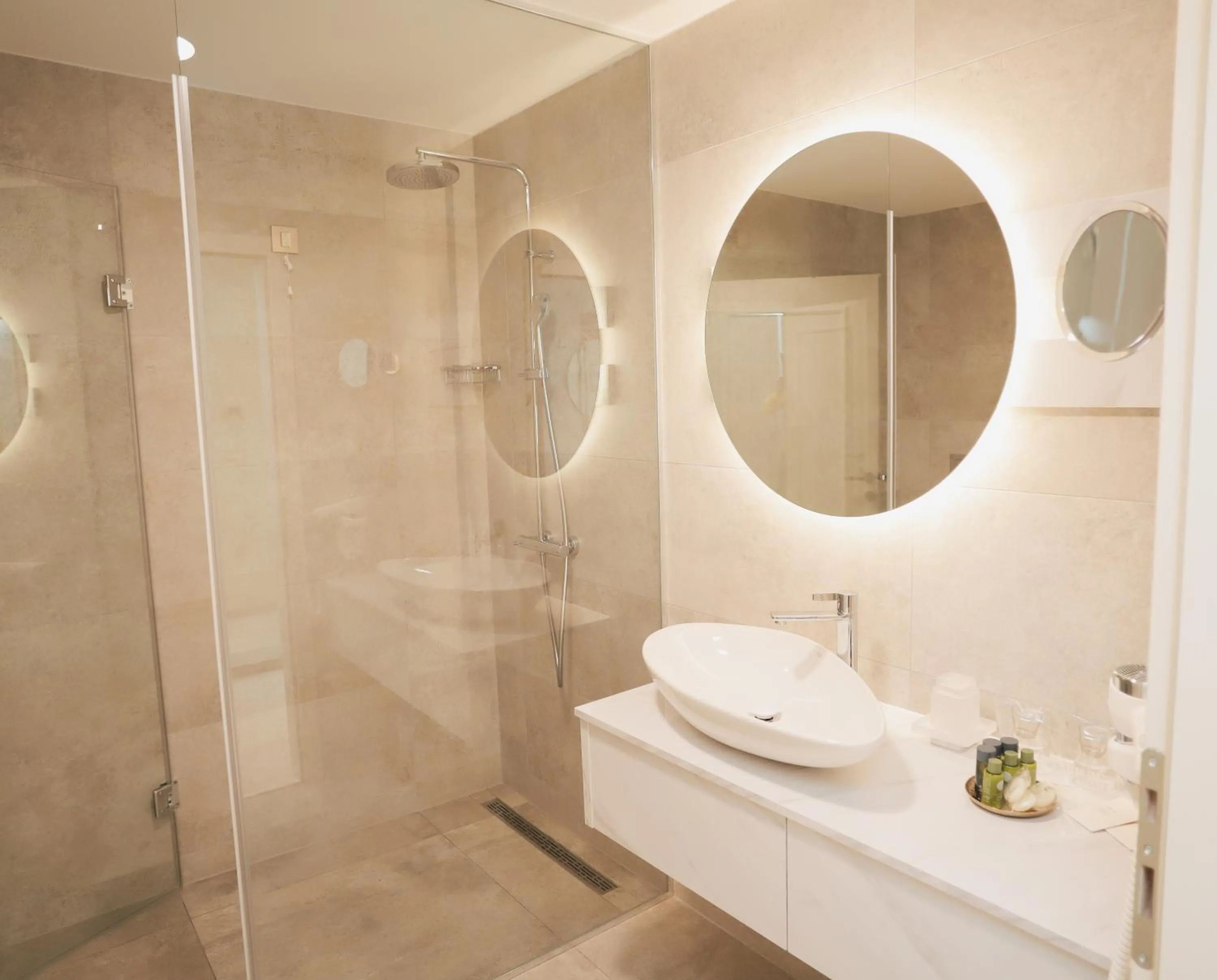 Shower in Hotel Bernarda