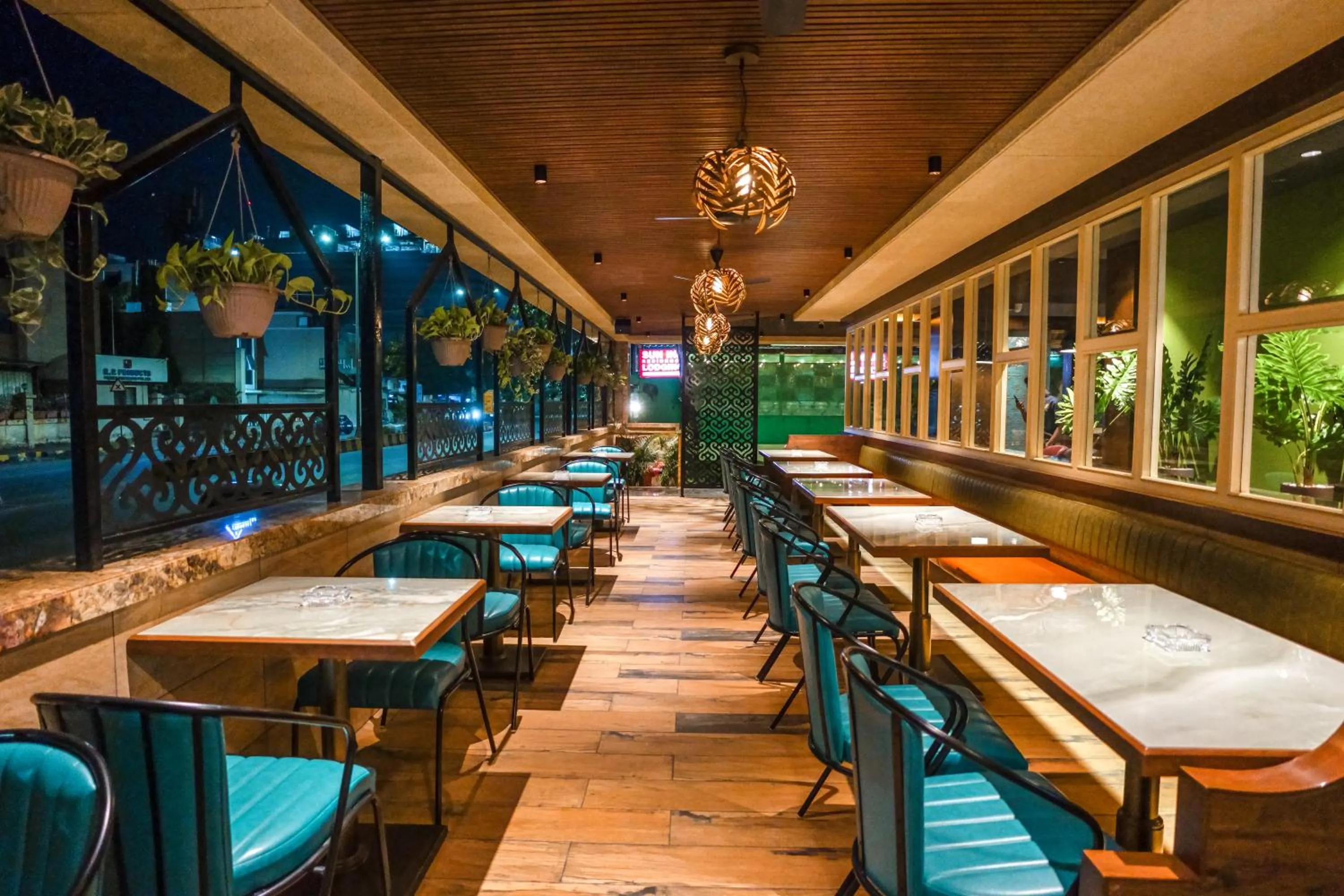 Restaurant/places to eat in InstaFeel Hotel