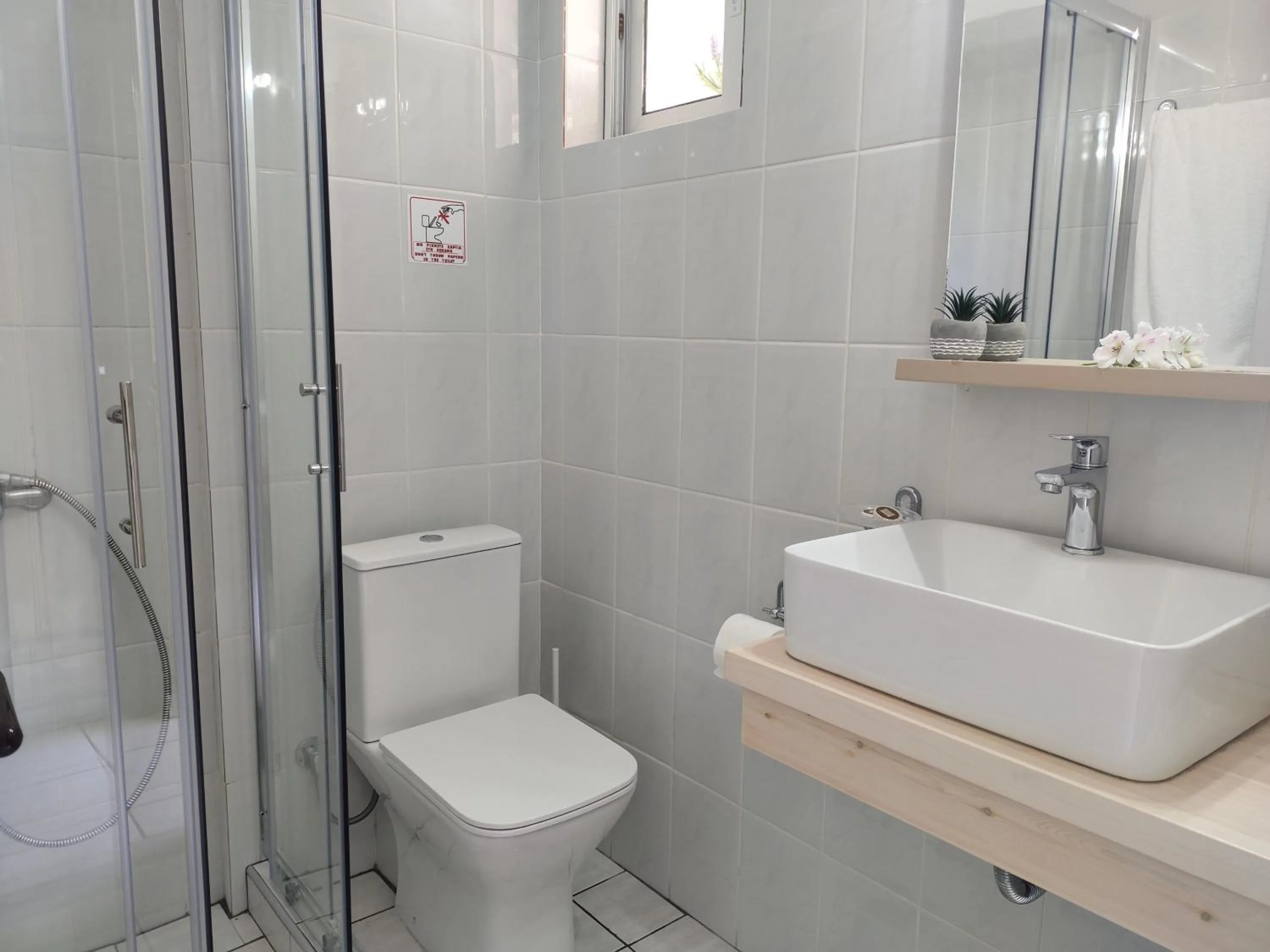 Shower in Captain Nick Aparthotel