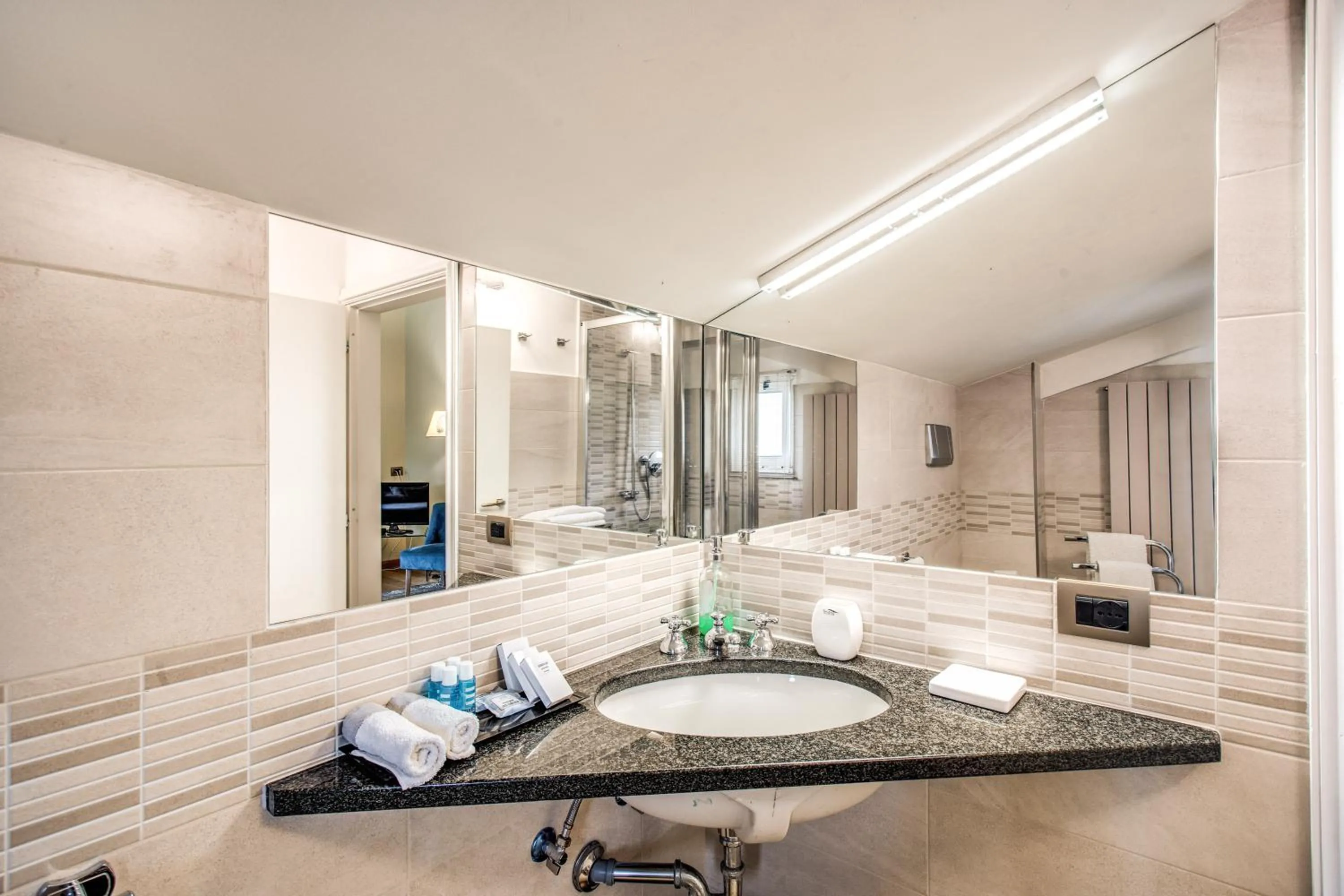 Bathroom in La Gaura Guest House