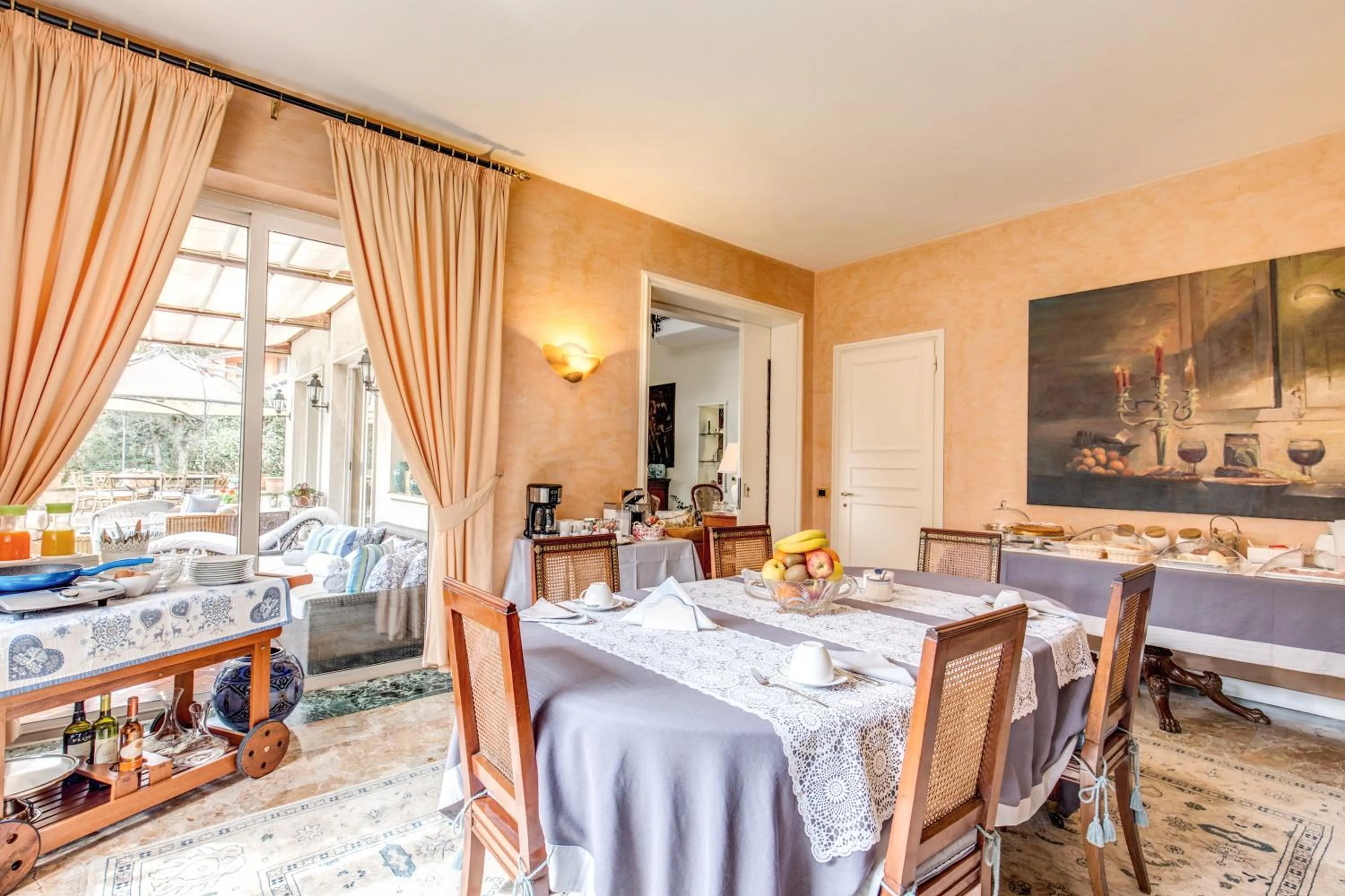 Food and drinks in La Gaura Guest House