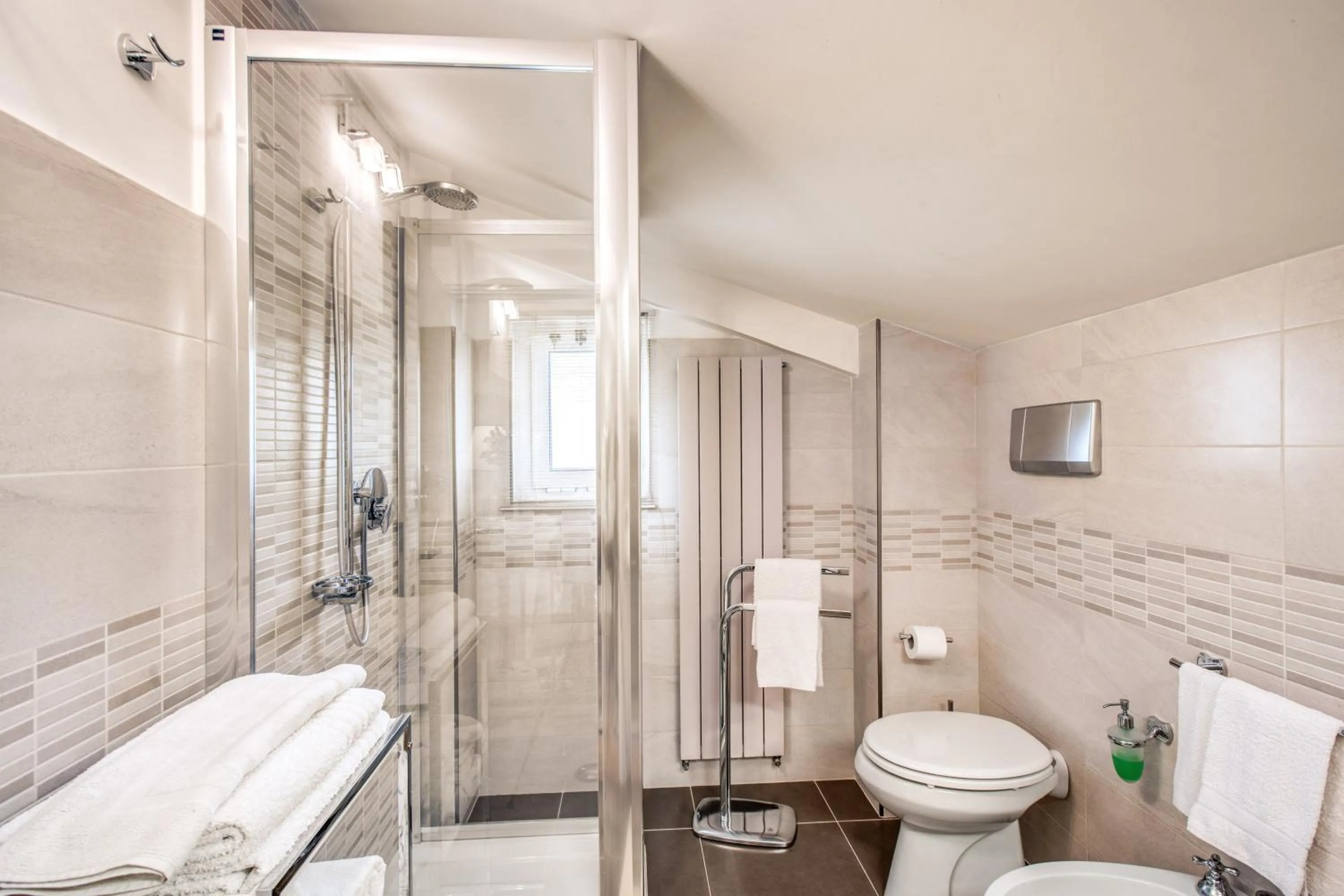 Bathroom in La Gaura Guest House