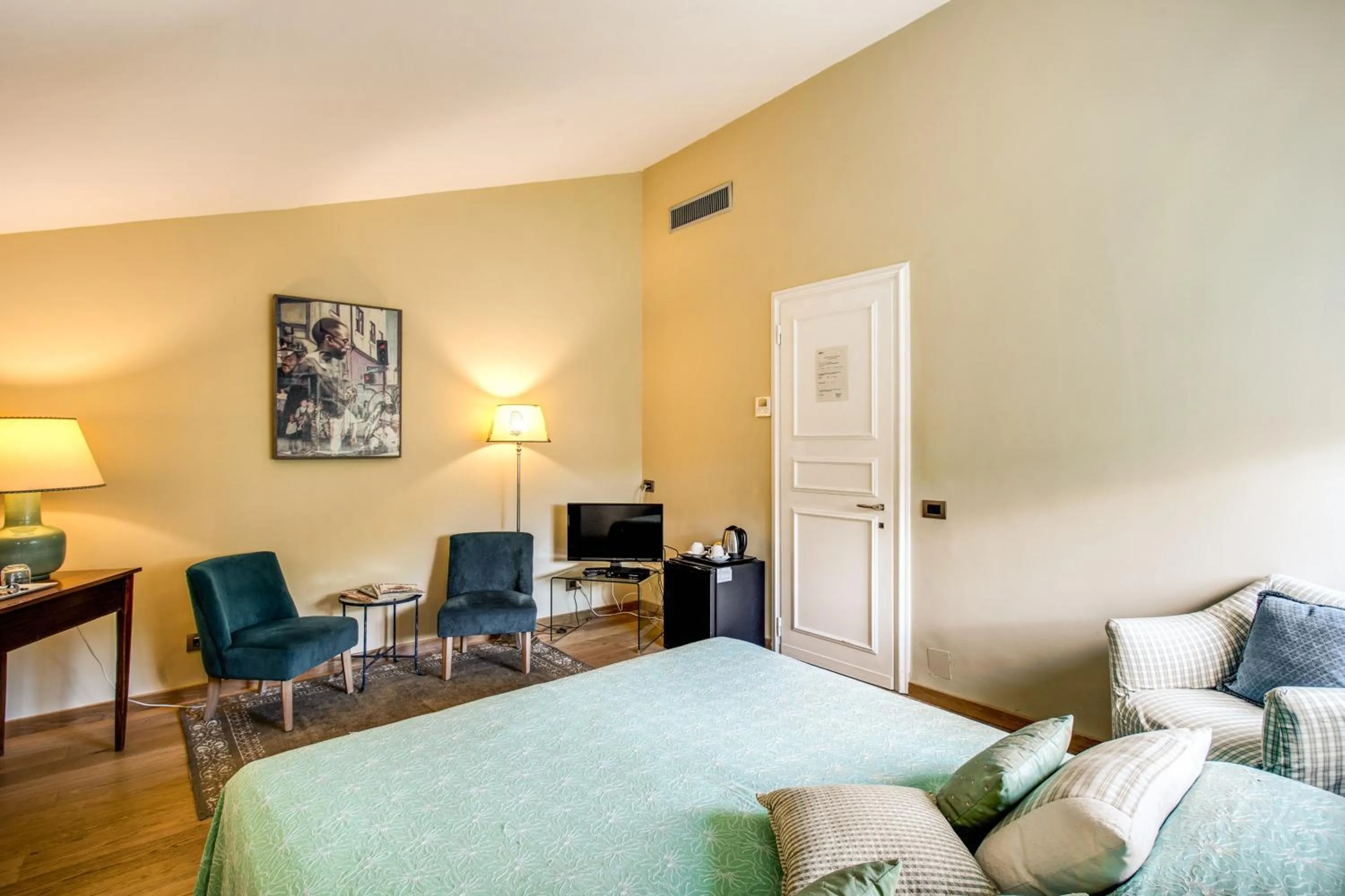 Photo of the whole room, Bed in La Gaura Guest House