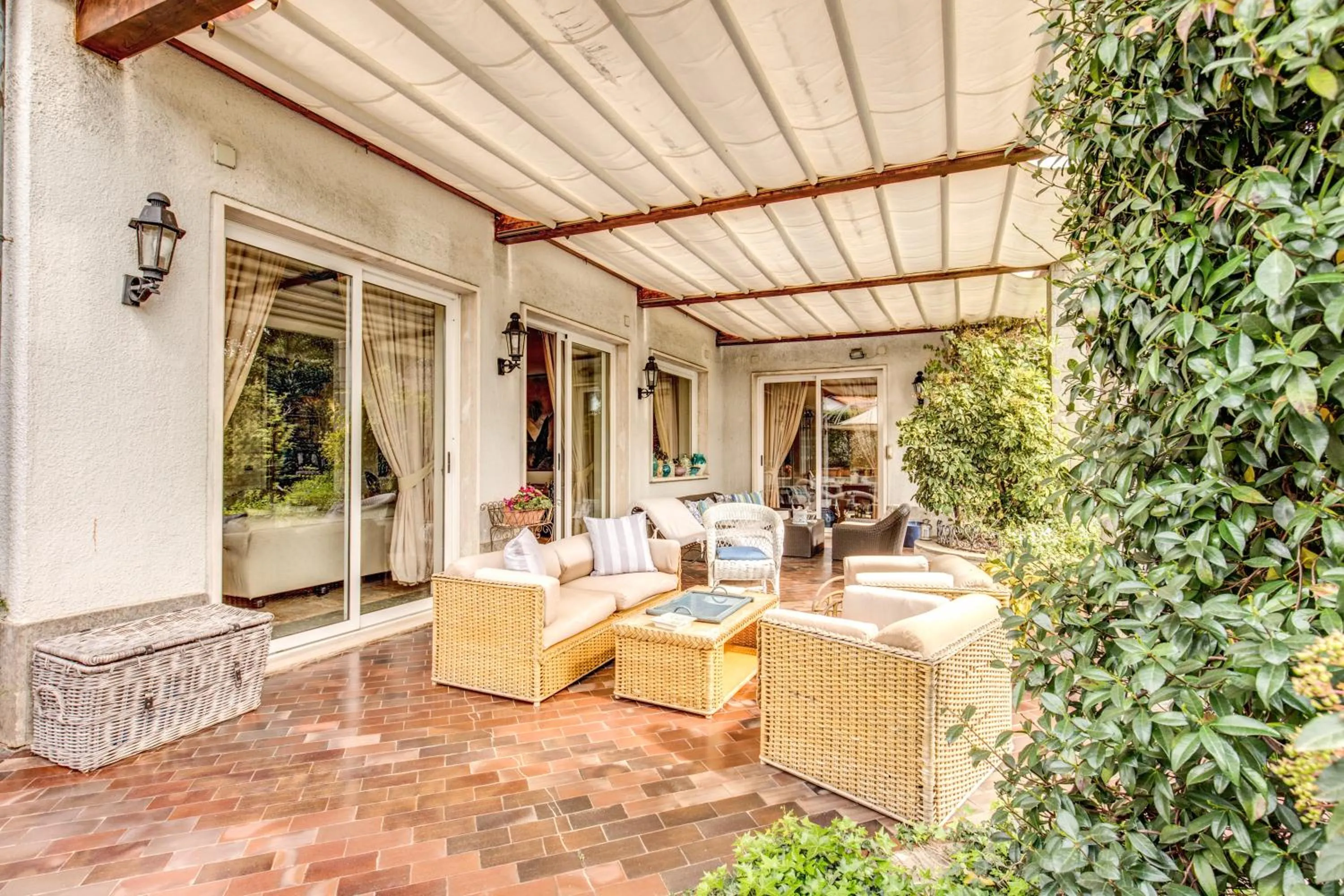 Patio in La Gaura Guest House