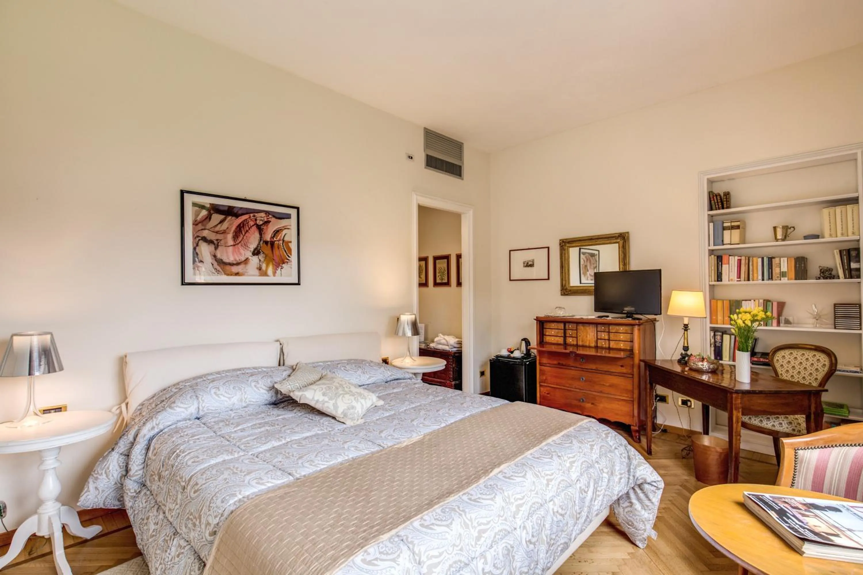 Photo of the whole room, Bed in La Gaura Guest House