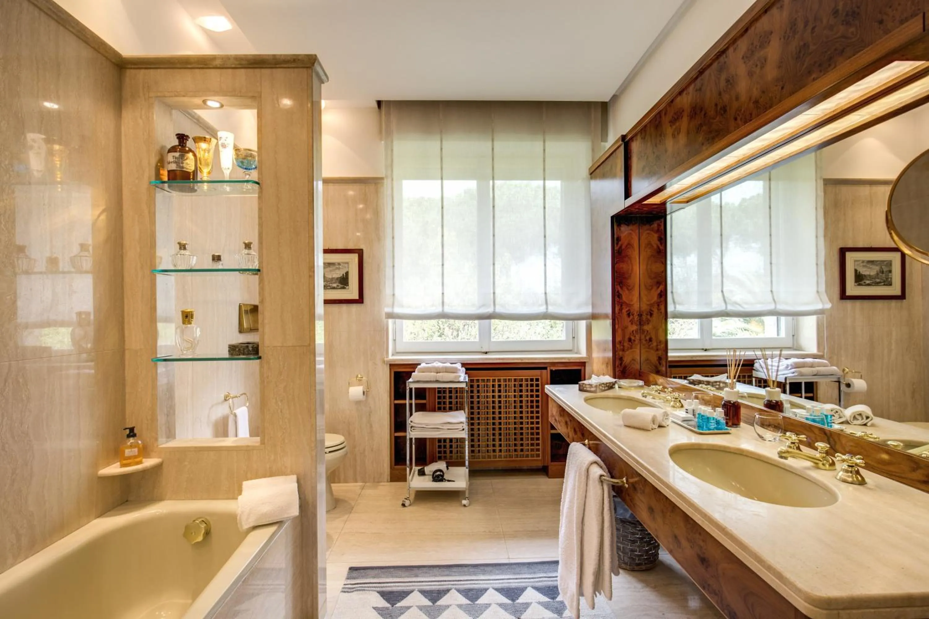 Bathroom in La Gaura Guest House