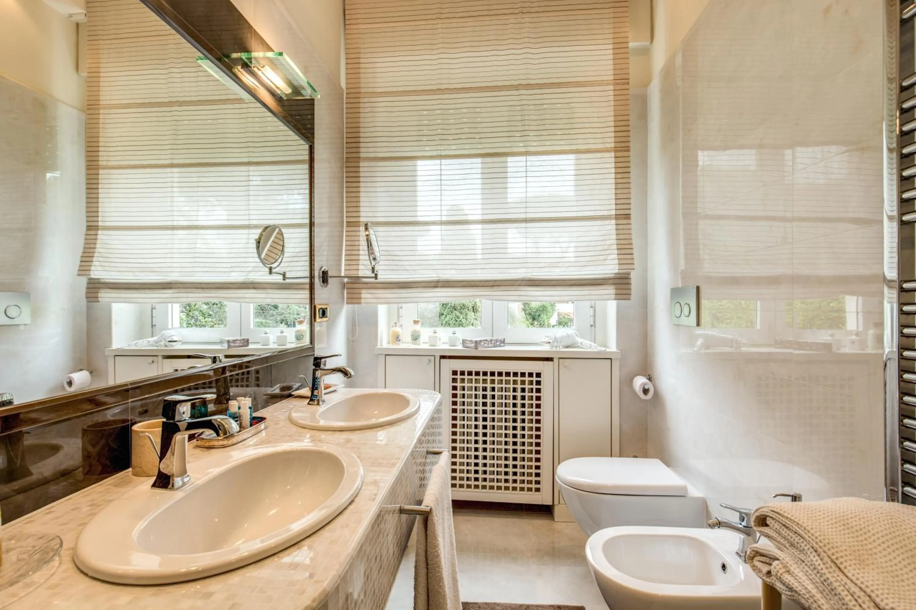 Bathroom in La Gaura Guest House