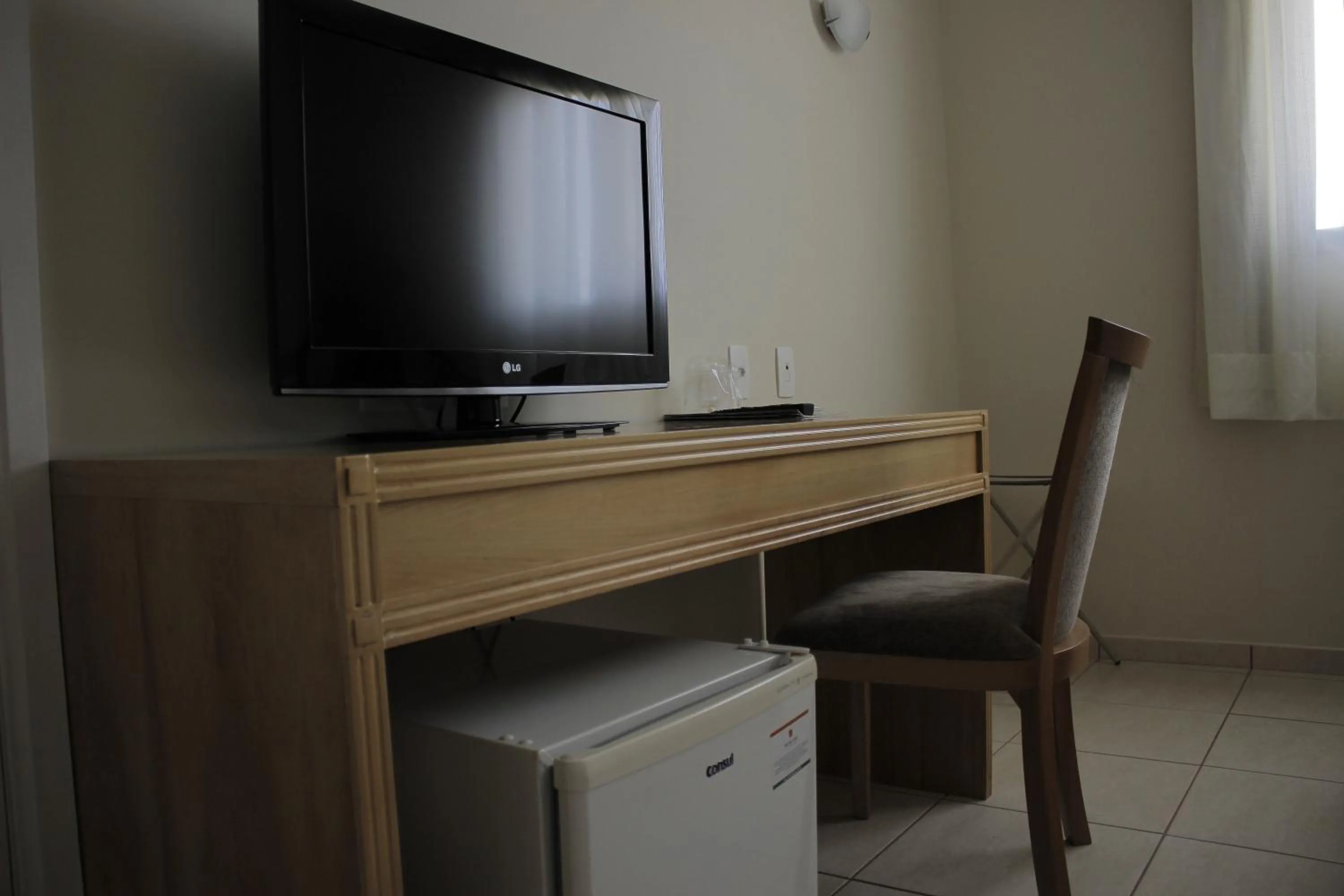 TV and multimedia in Harbor Self Graciosa Hotel