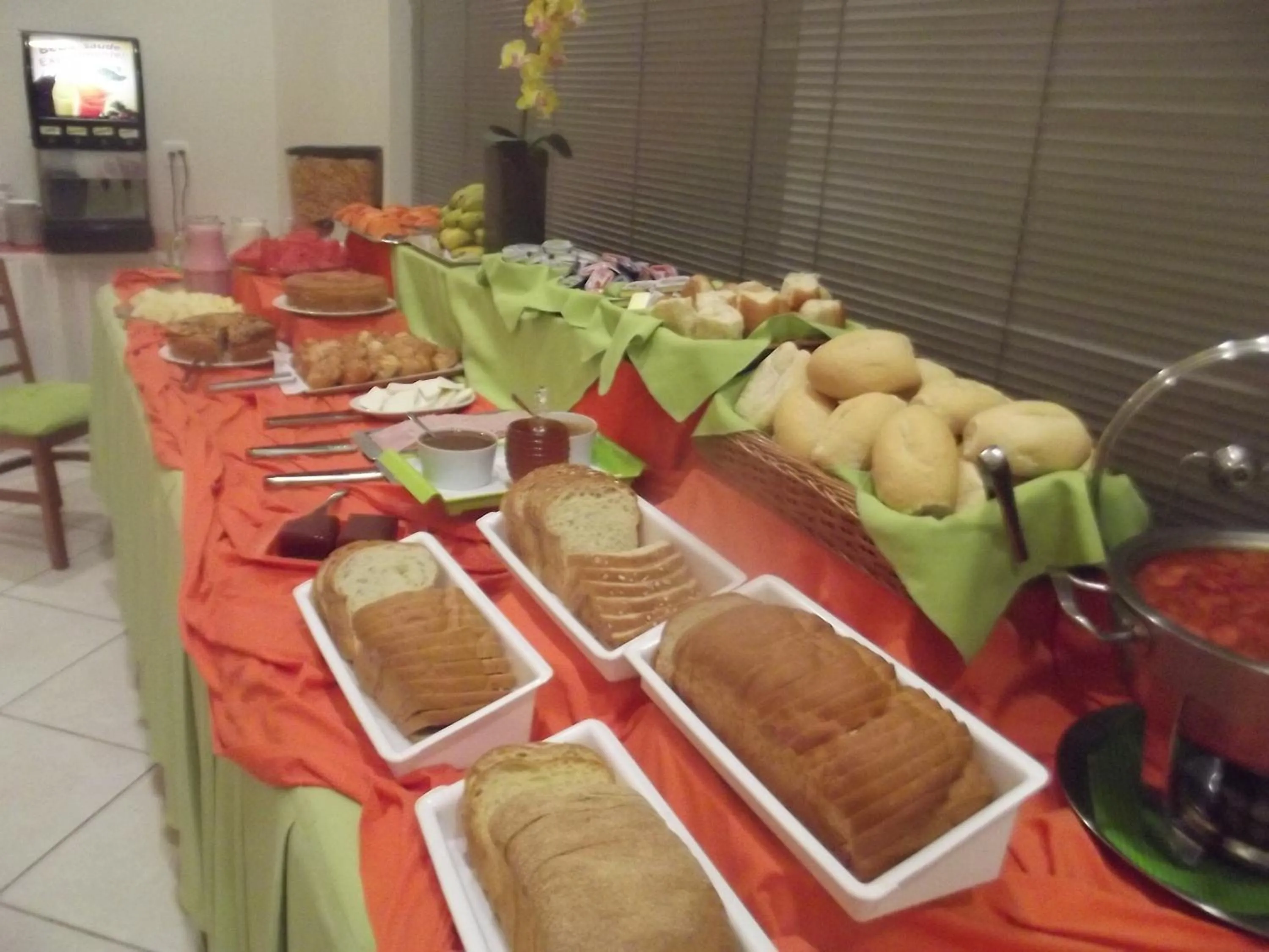 Restaurant/places to eat in Harbor Self Graciosa Hotel