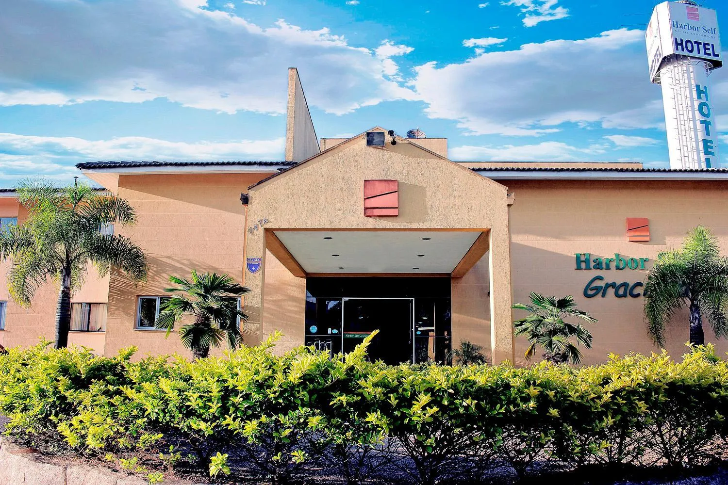 Property building in Harbor Self Graciosa Hotel