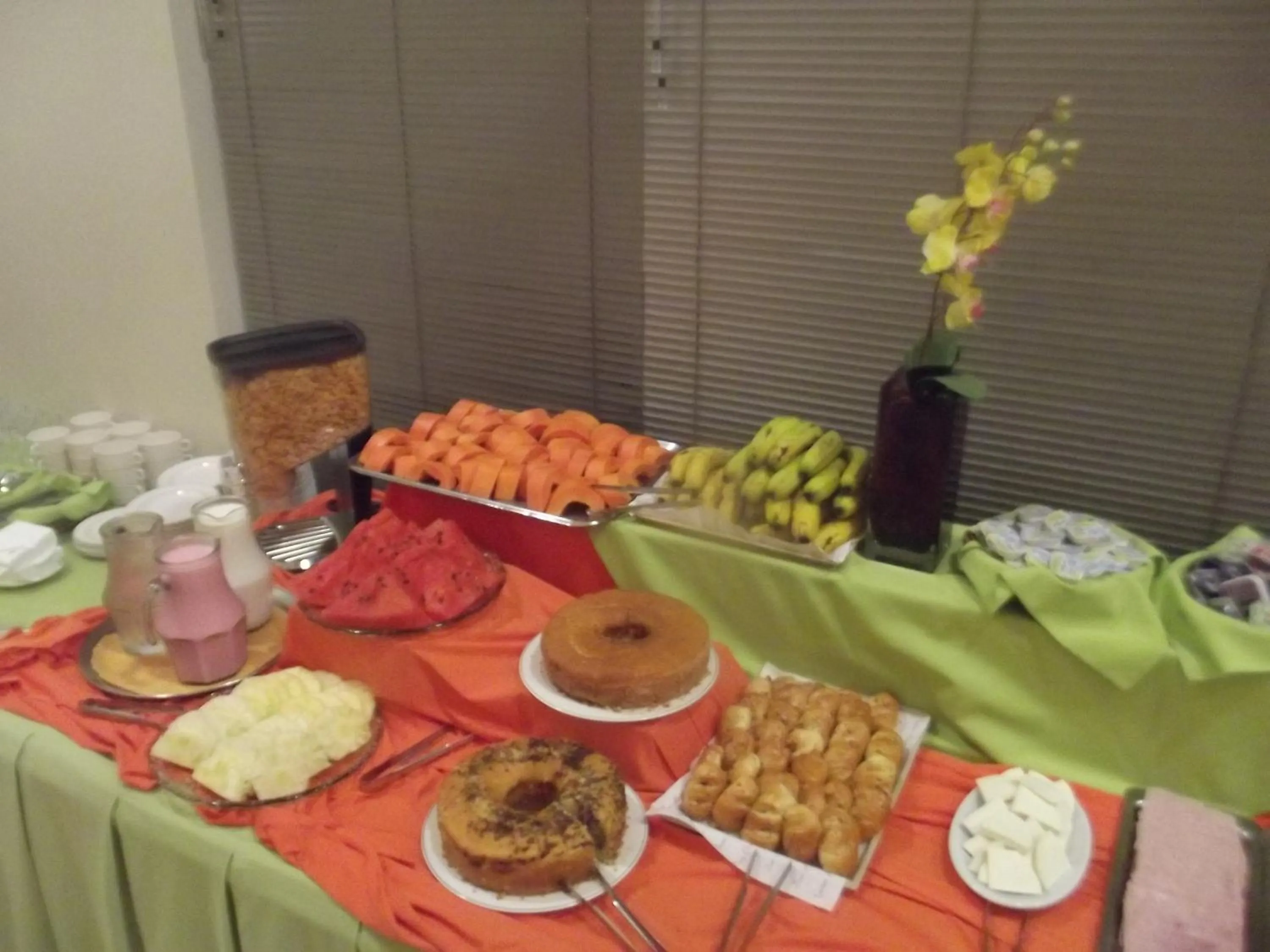 Restaurant/places to eat in Harbor Self Graciosa Hotel