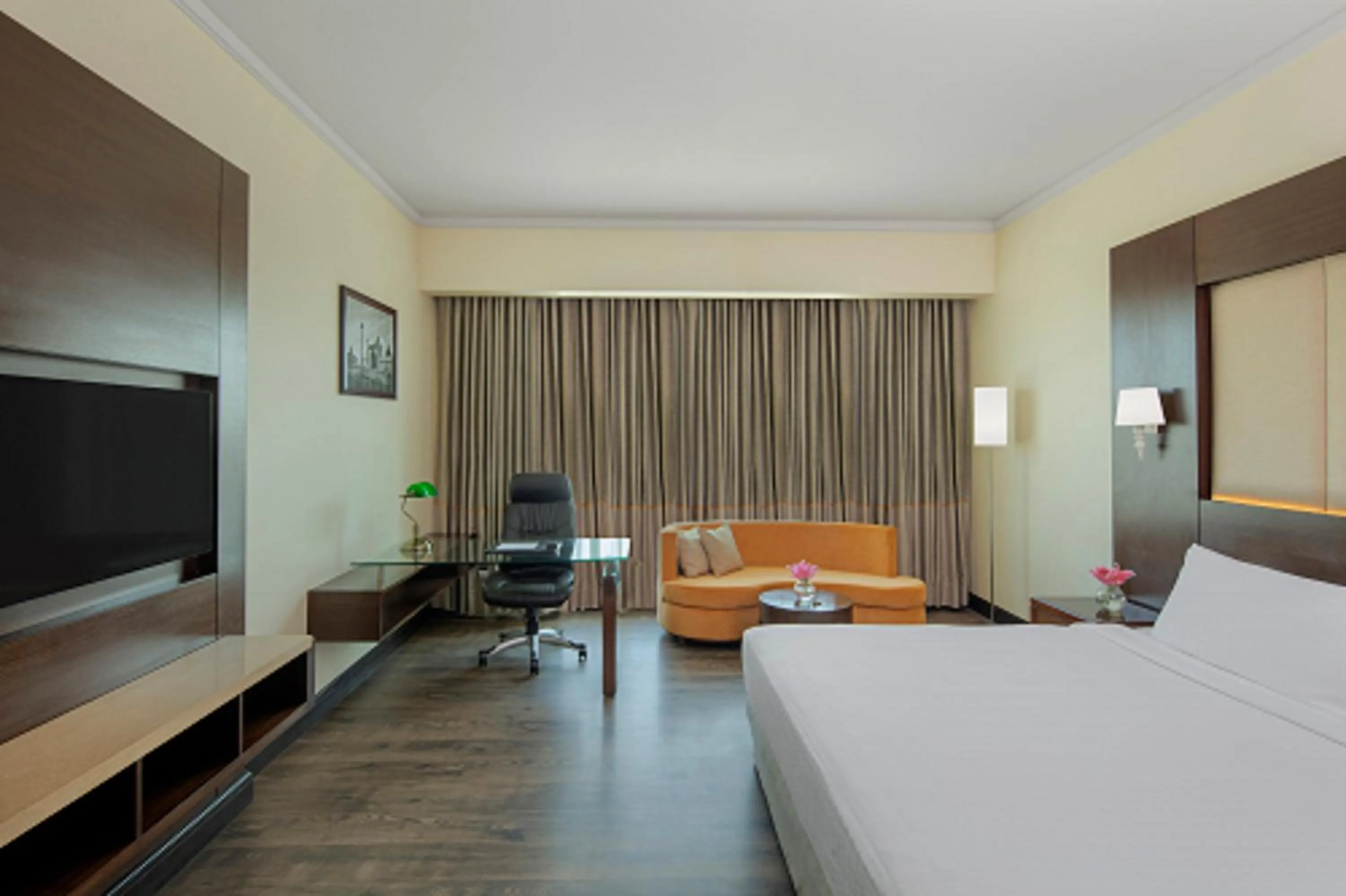 Photo of the whole room, Bed in Radisson Blu Plaza Hotel Mysore