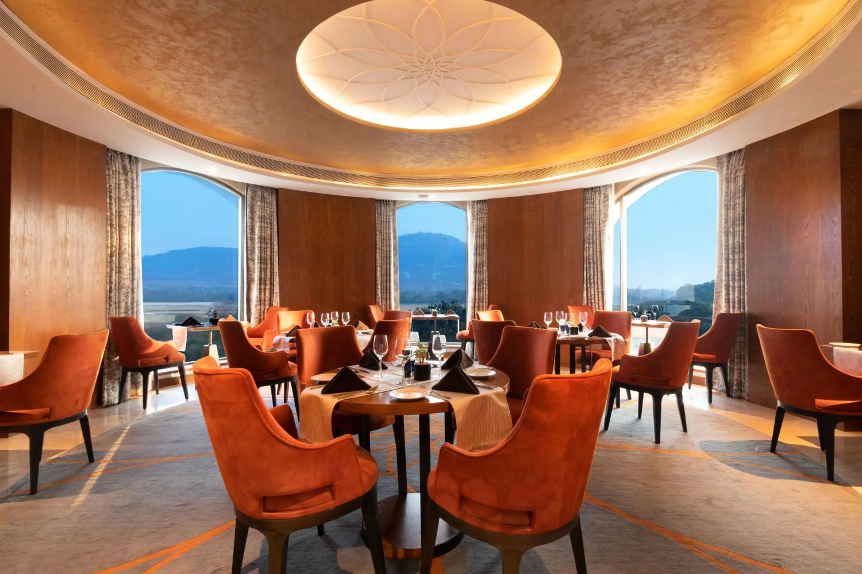 Lounge or bar in Radisson Blu Plaza Hotel Mysore