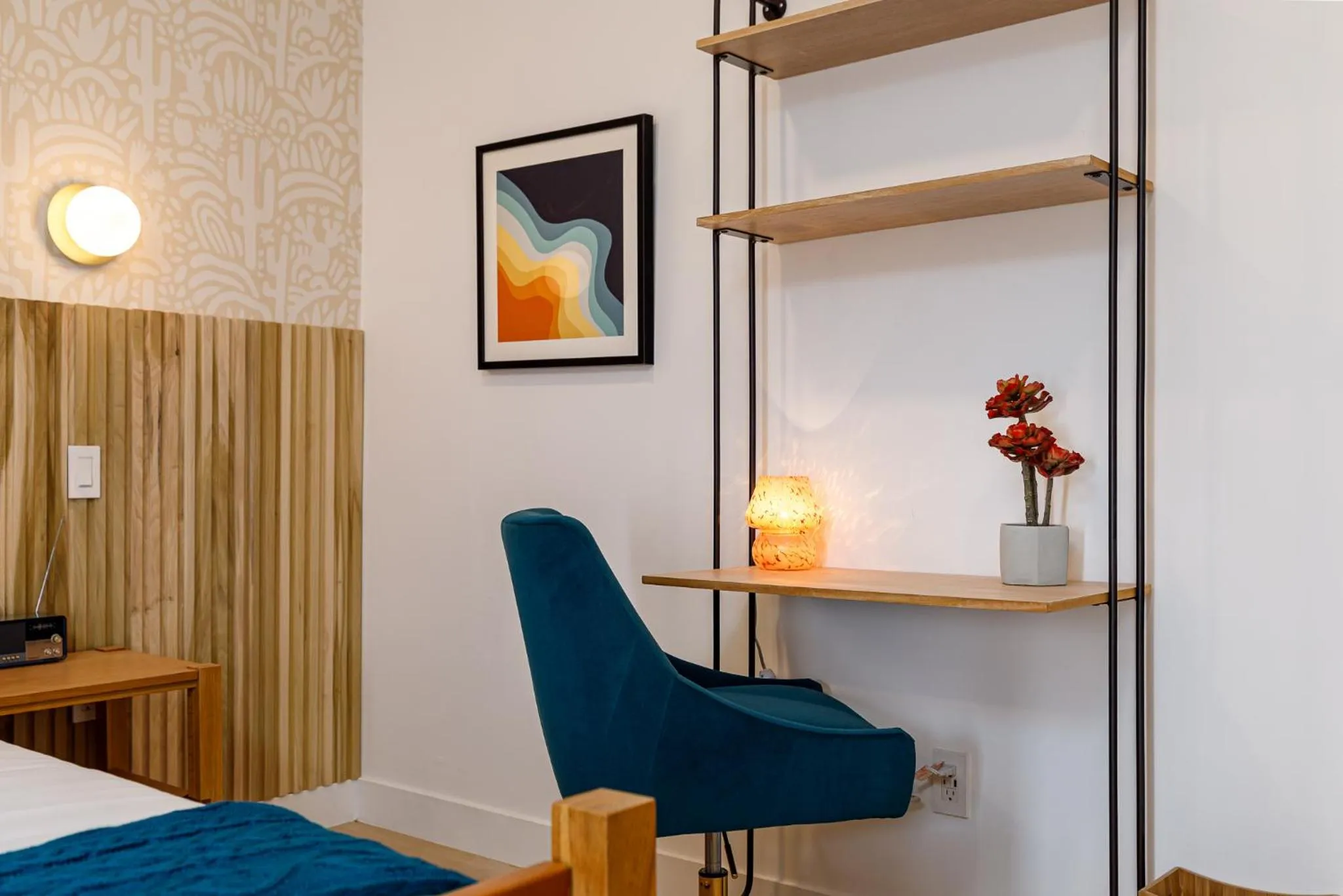 Seating area, Bed in Quail Park Lodge