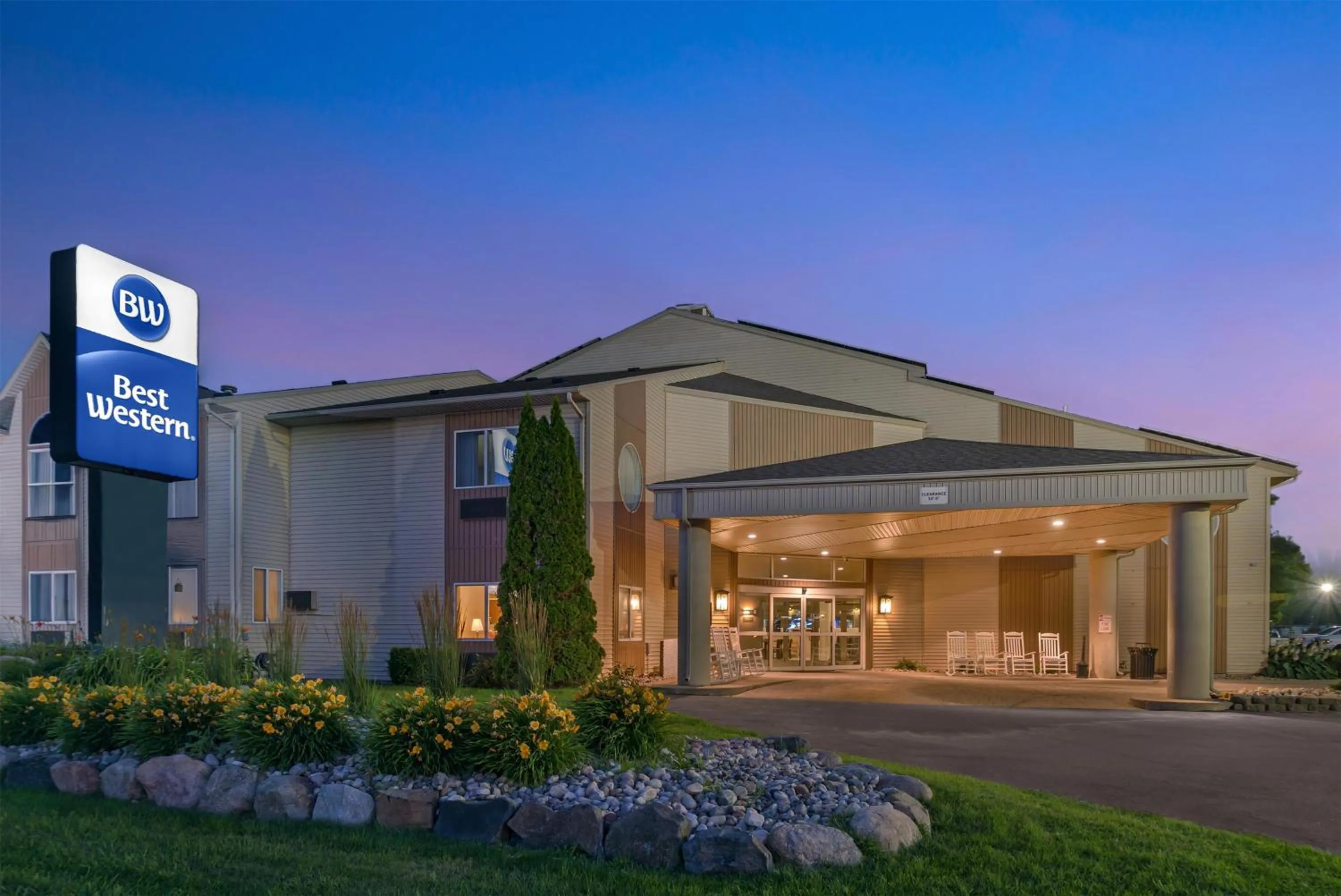 Property building in Best Western Lakewinds