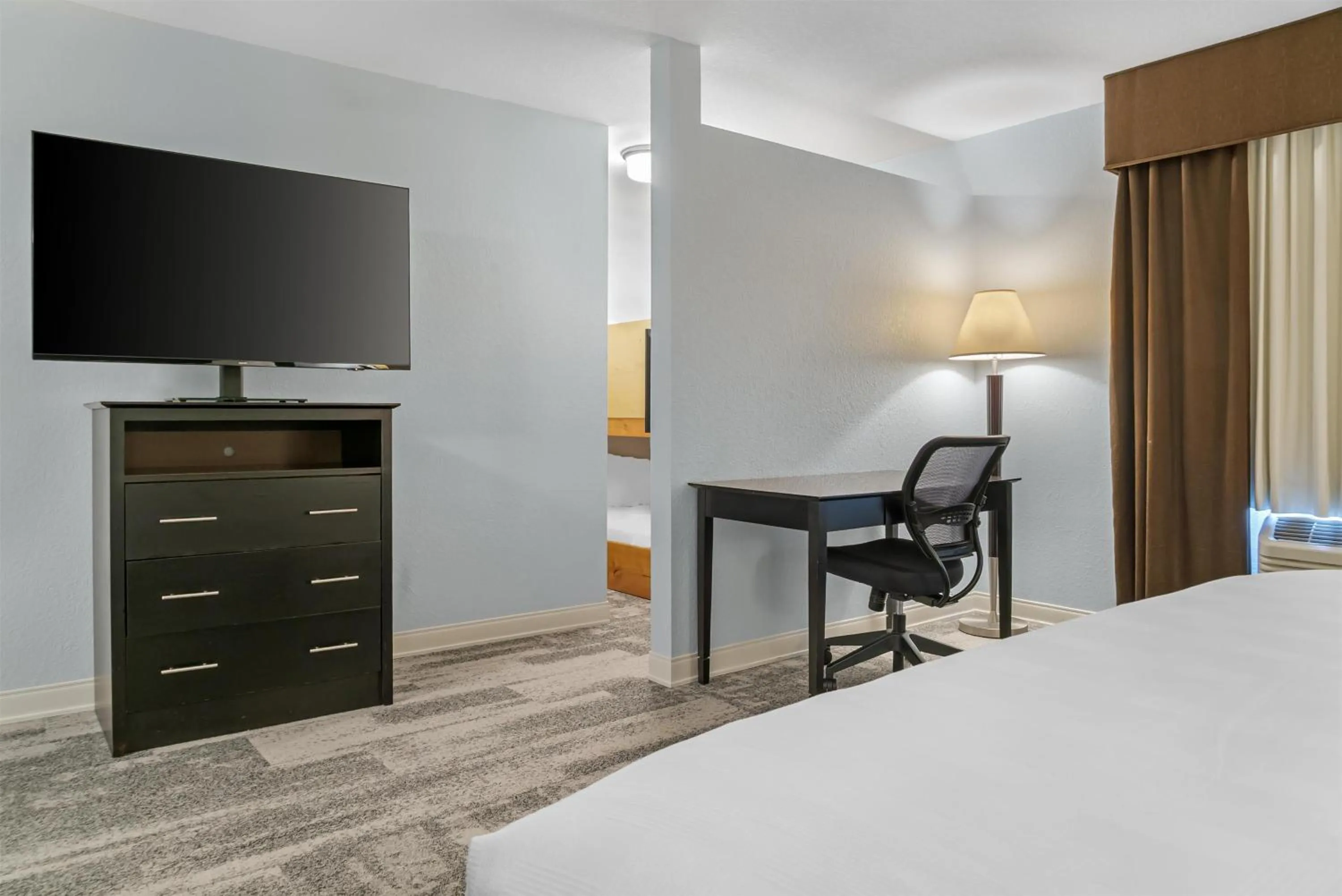 Bedroom, Bed in Best Western Lakewinds