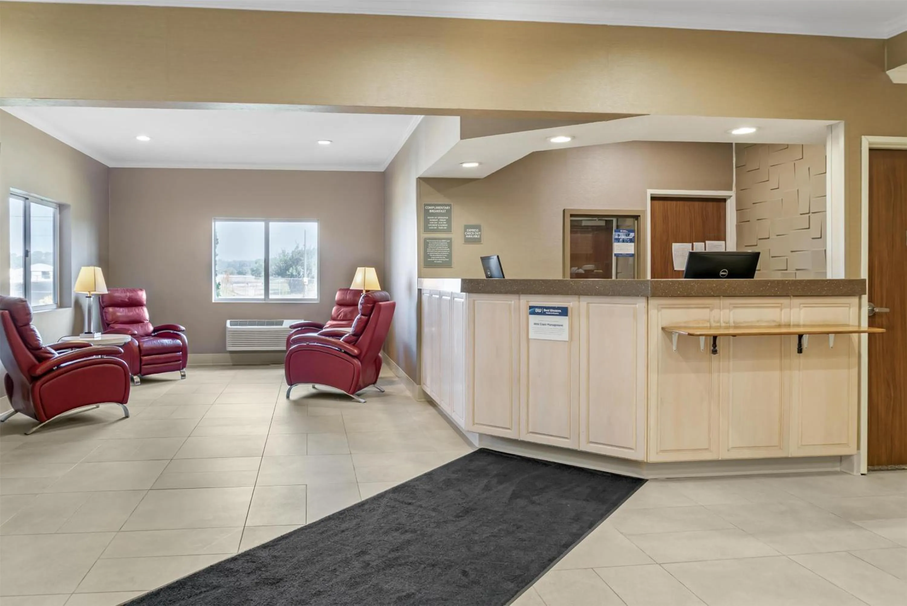 Lobby or reception in Best Western Lakewinds