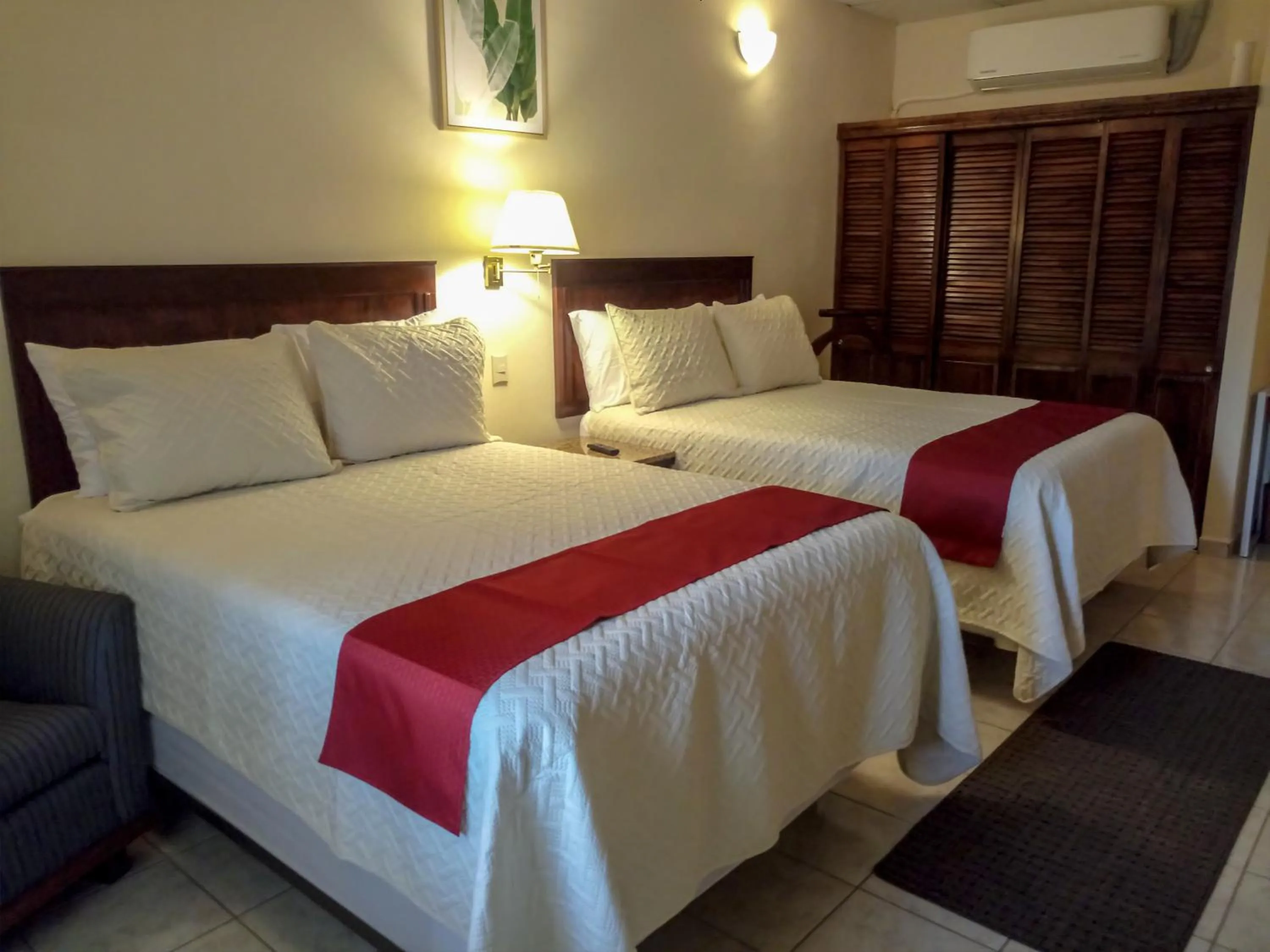 Photo of the whole room, Bed in Real Guanacaste