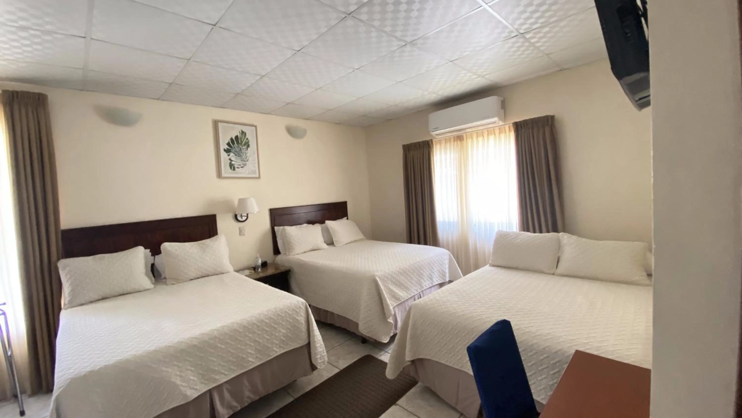 Photo of the whole room, Bed in Real Guanacaste