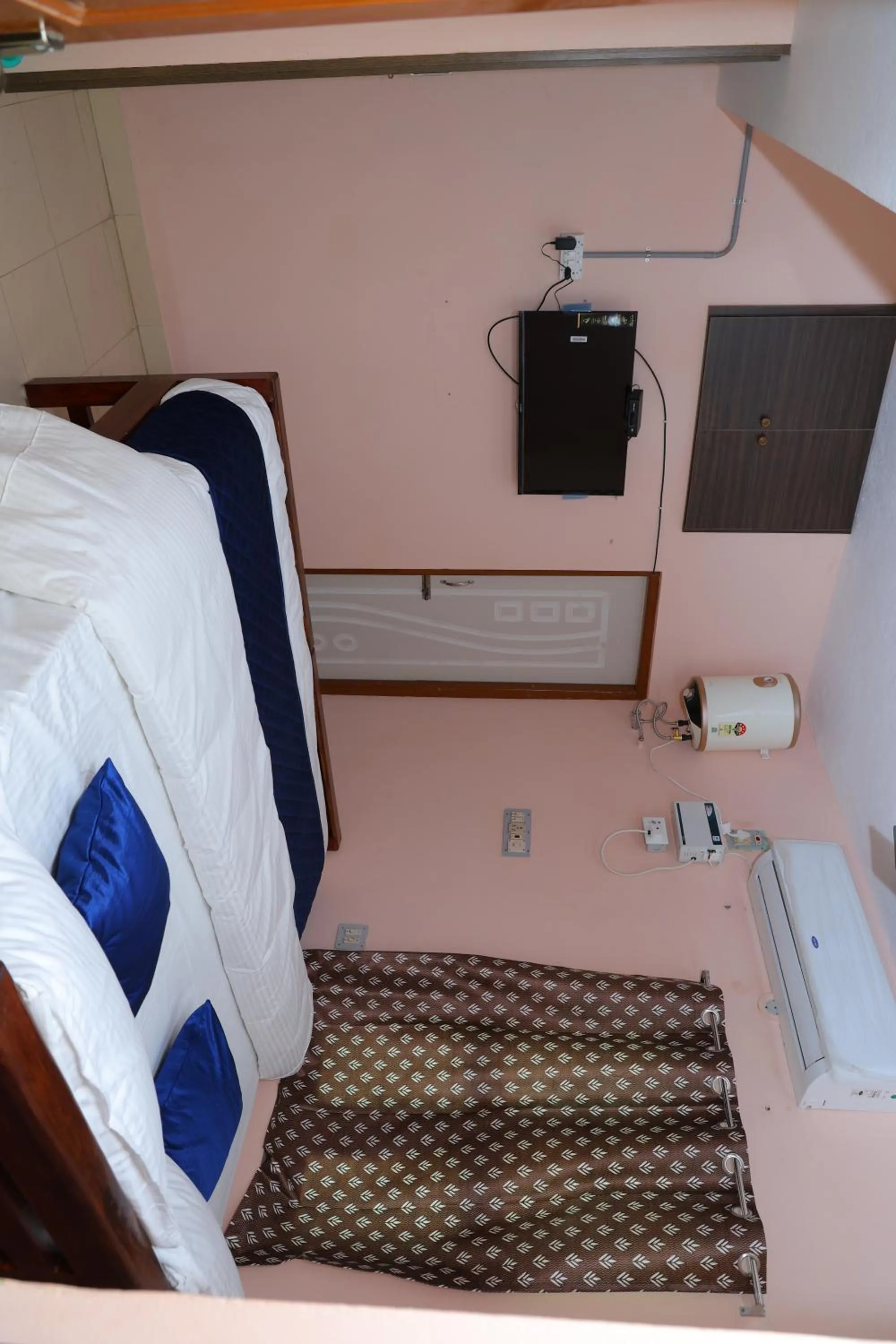 TV and multimedia, Bed in SS Nivas StayHome