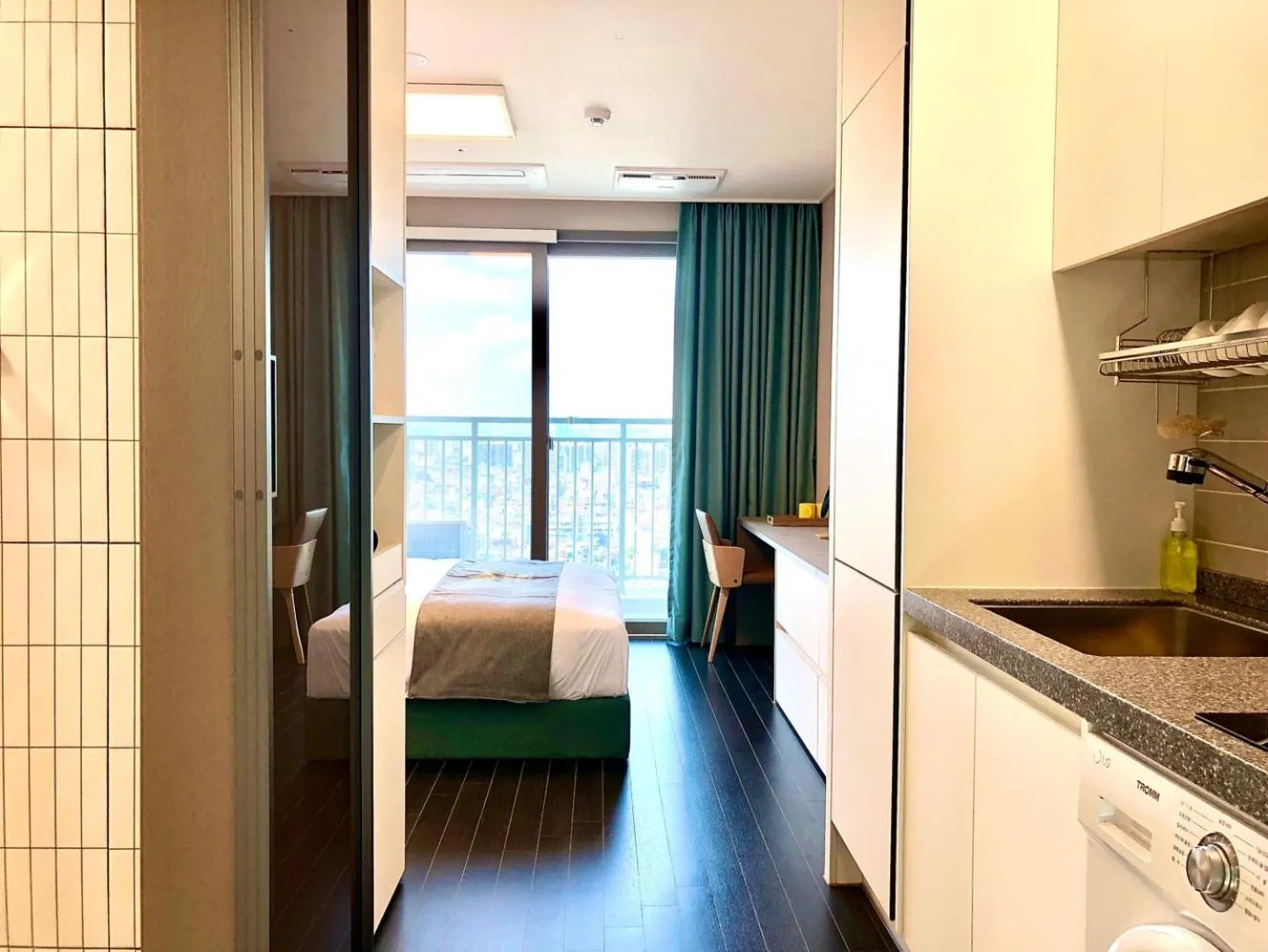 Photo of the whole room, Bed in Golden Planet Hotel-Pyeongtaek Godeck