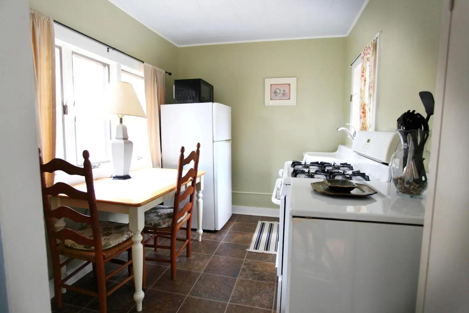 Kitchen or kitchenette in The Pines Cottages