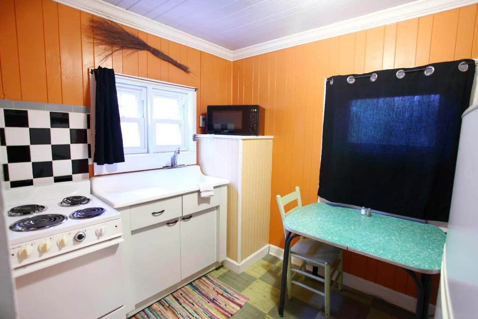 Kitchen or kitchenette in The Pines Cottages