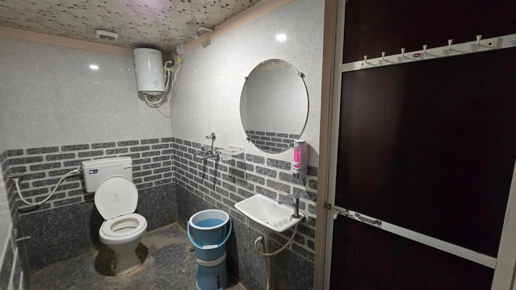 Shower in HOTEL MAHESHWARI GREEN's