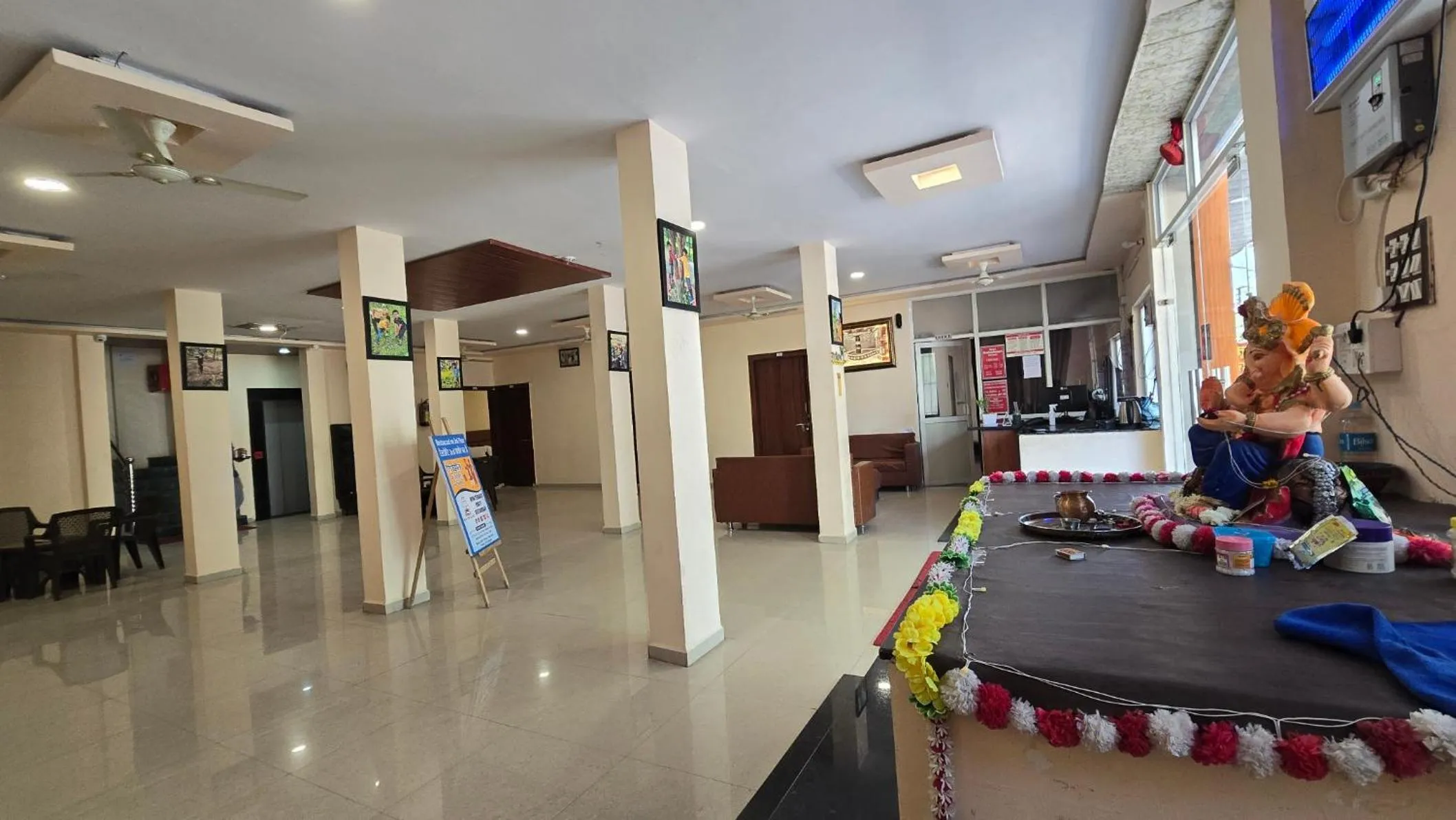 Lobby or reception in HOTEL MAHESHWARI GREEN's