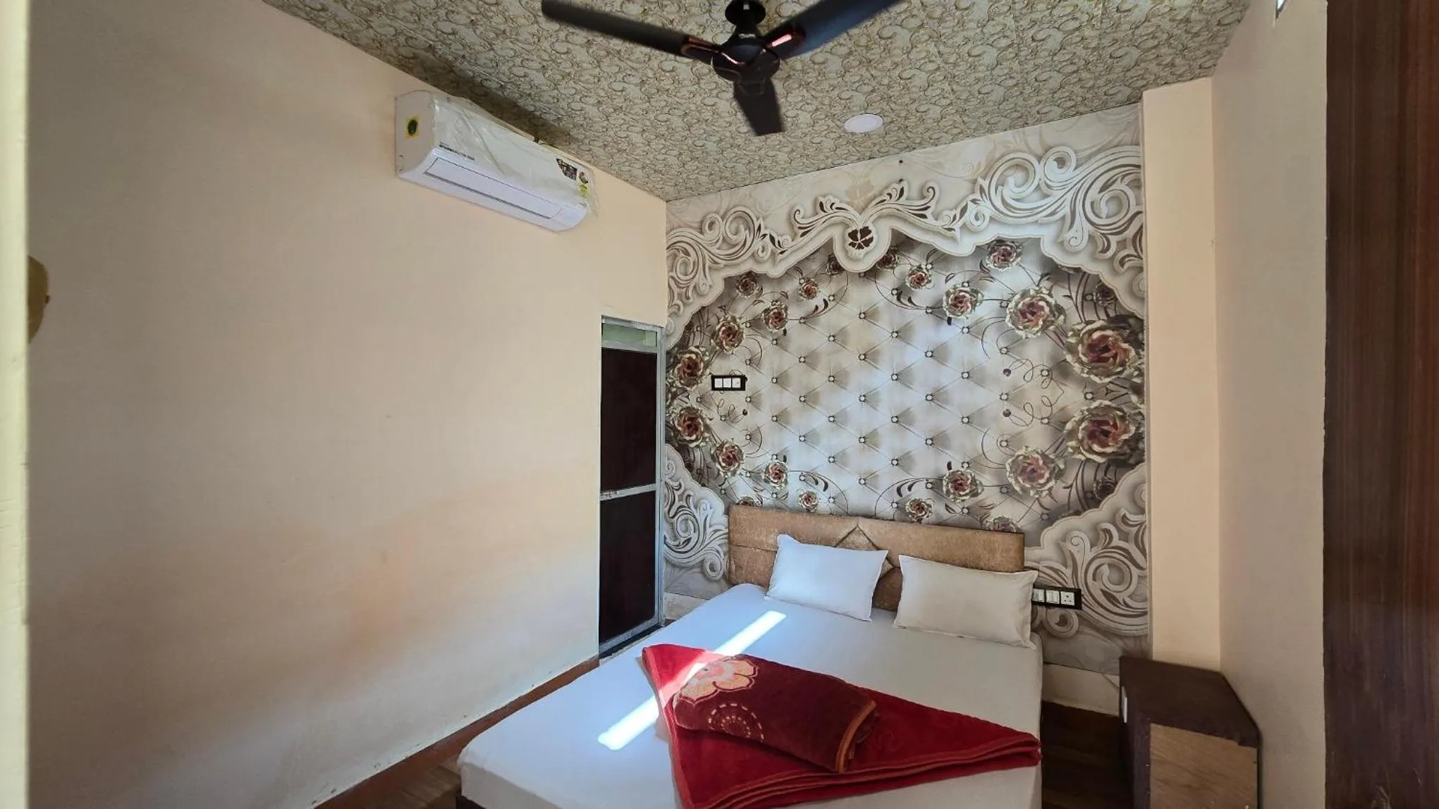 Bed in HOTEL MAHESHWARI GREEN's