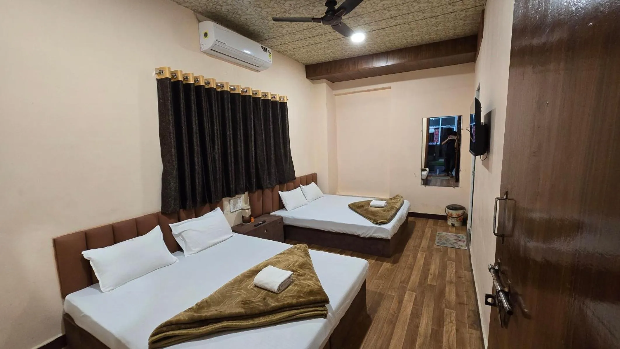 HOTEL MAHESHWARI GREEN's