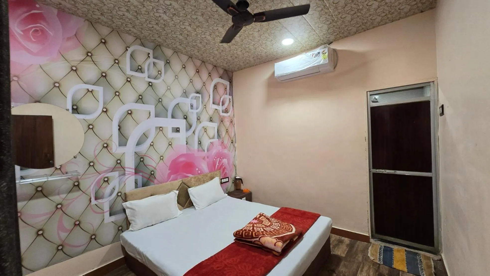 Bed in HOTEL MAHESHWARI GREEN's