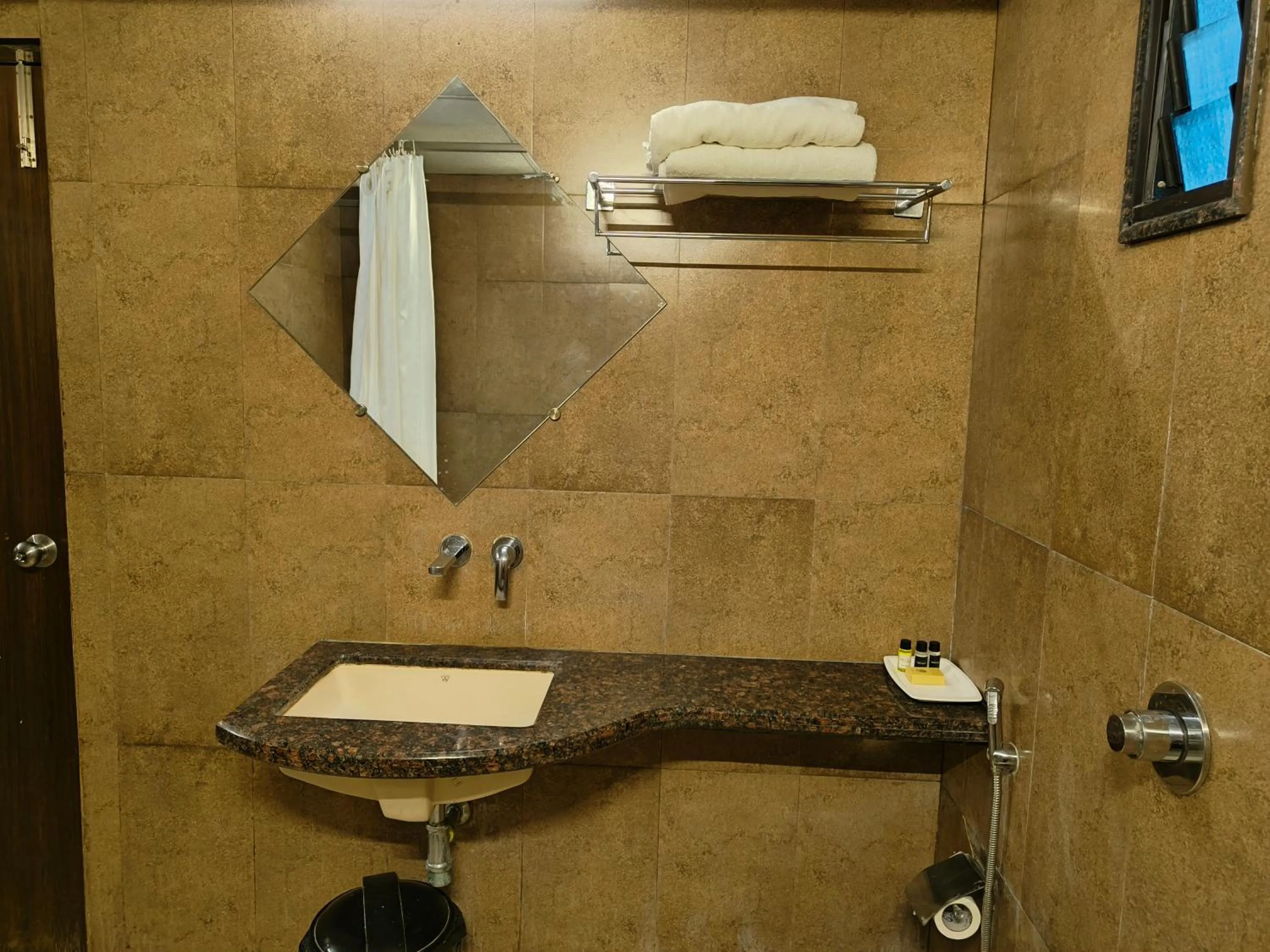 Bathroom in Hotel Heritage 2001, Nagpur