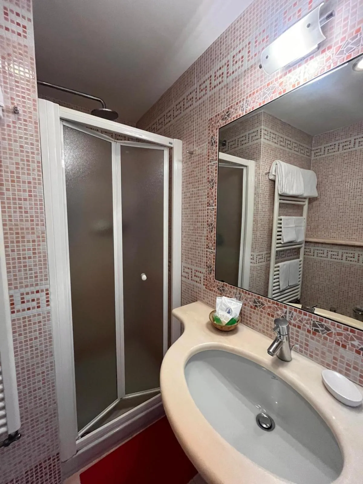 Bathroom in HOTEL LUDOVICO ARIOSTO